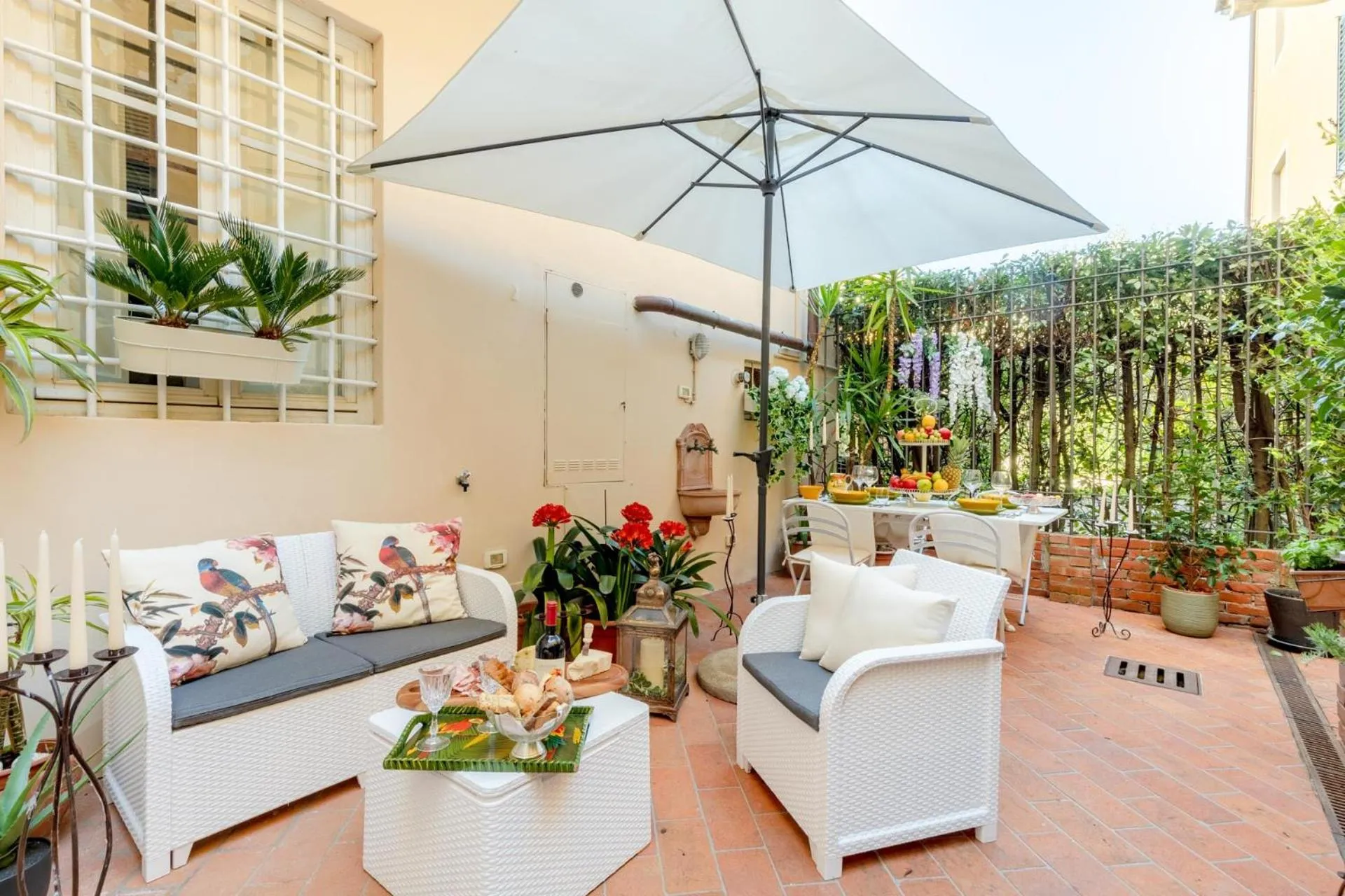 The Garden Along The Stream, romantic apartment Lucca
