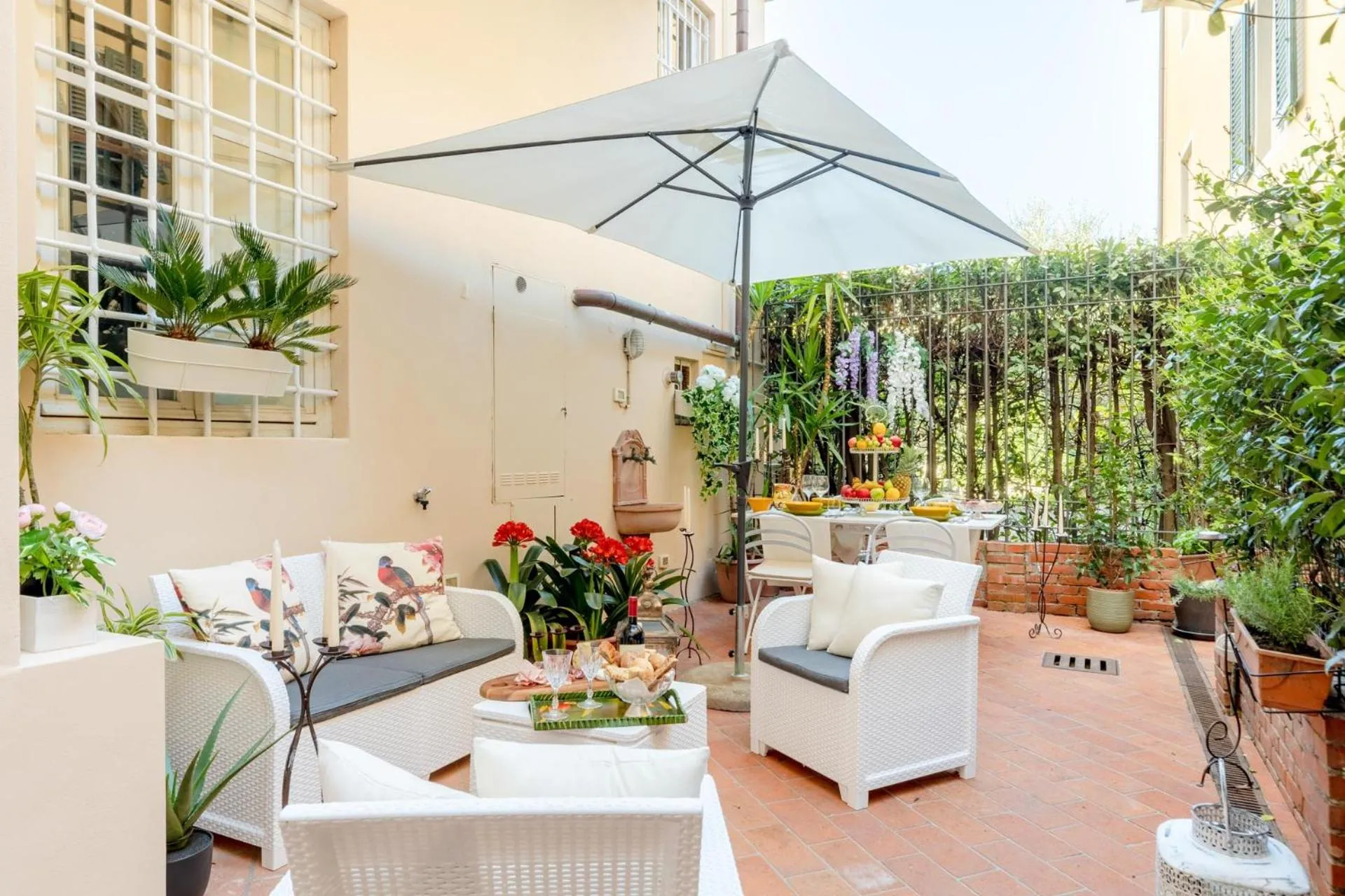 The Garden Along The Stream, romantic apartment Lucca