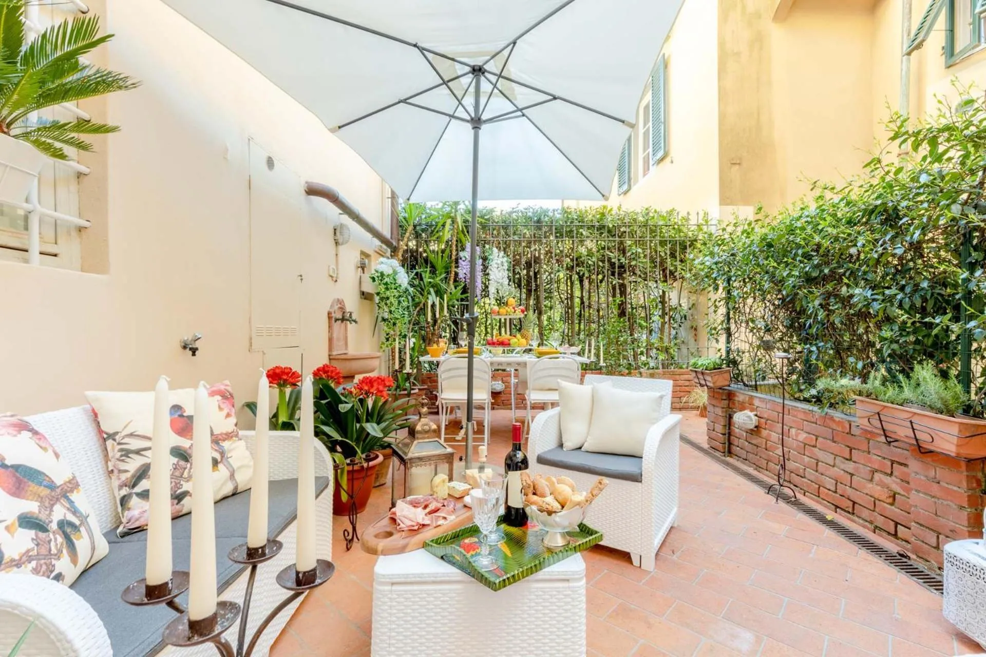The Garden Along The Stream, romantic apartment Lucca