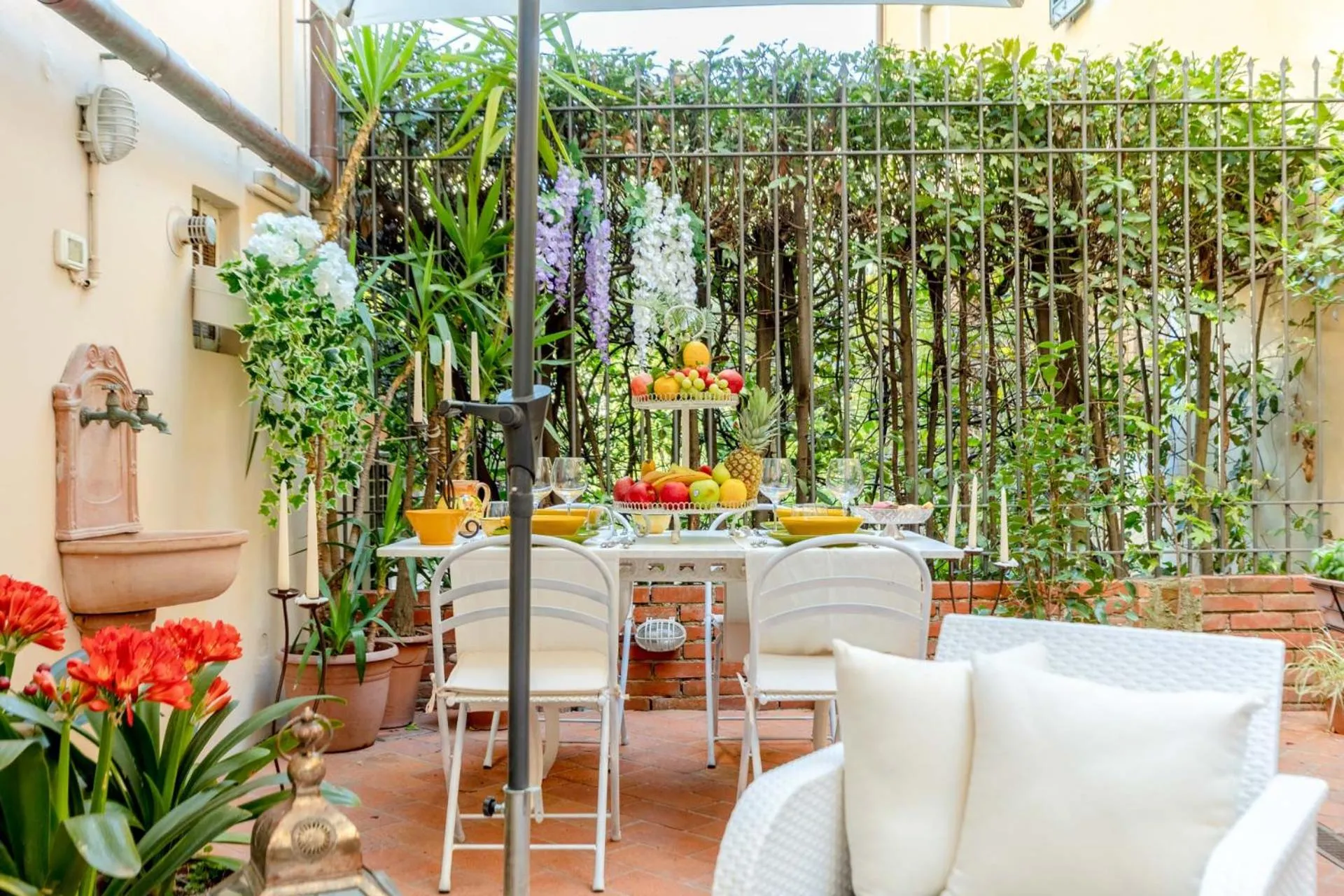 The Garden Along The Stream, romantic apartment Lucca