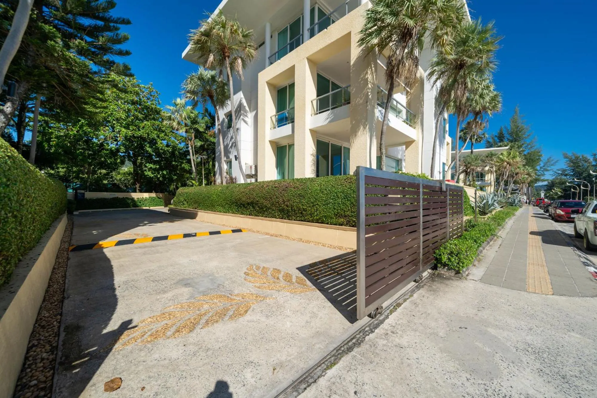 Property building in Karon Beachfront Apartment 724