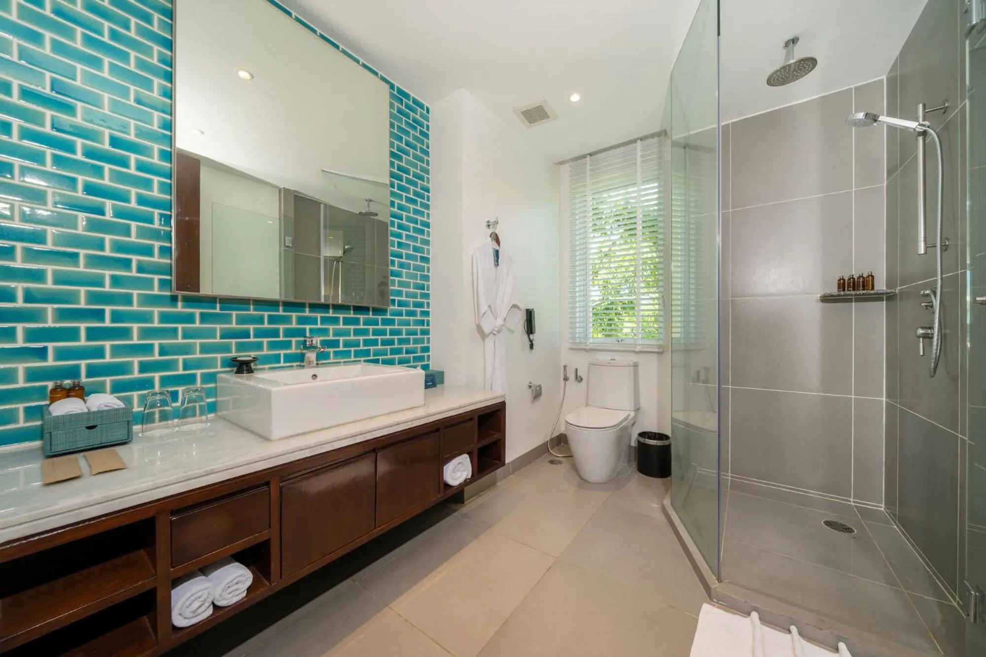 Toilet in Karon Beachfront Apartment 724
