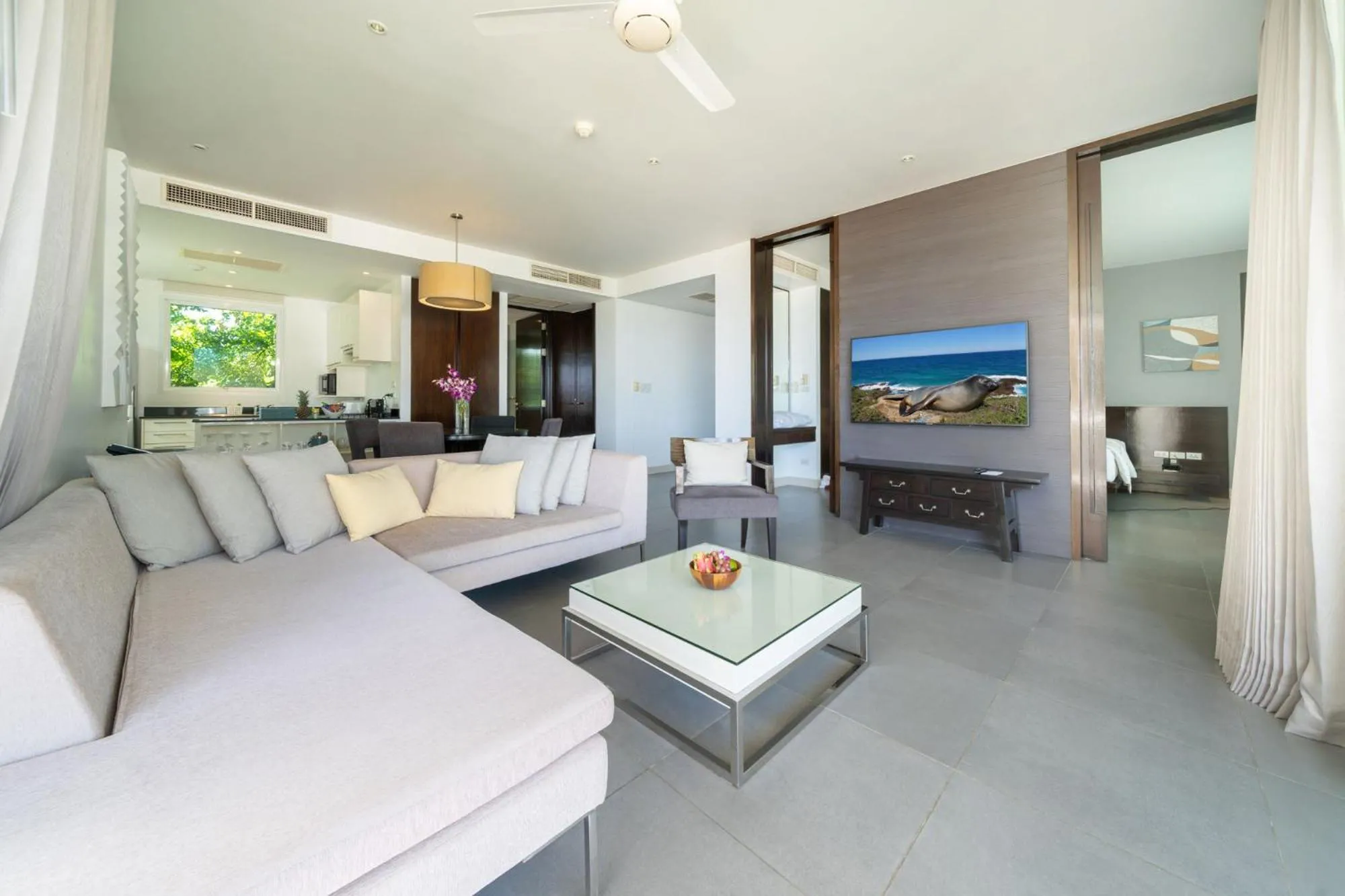 TV and multimedia in Karon Beachfront Apartment 724