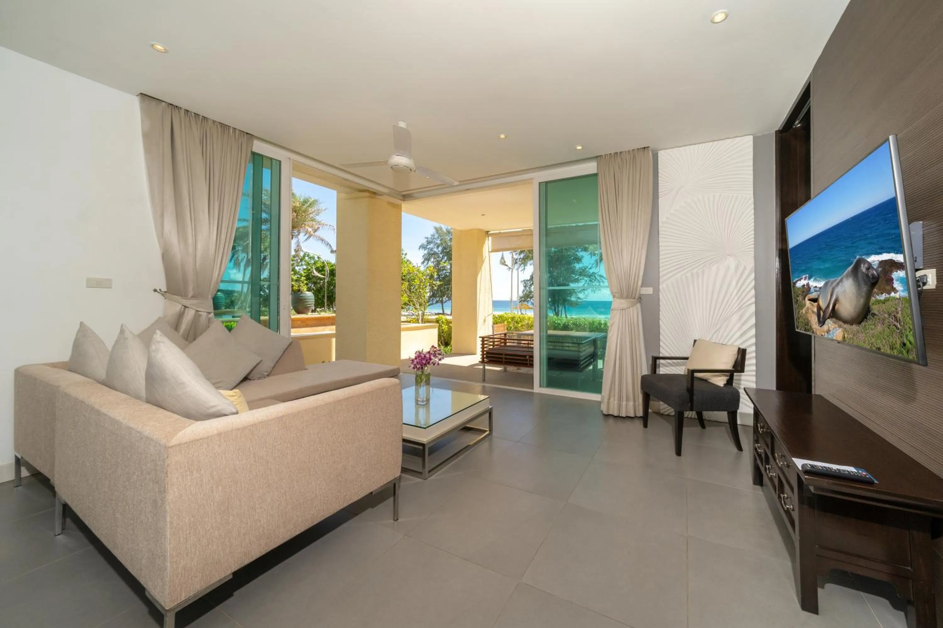 Seating area in Karon Beachfront Apartment 724