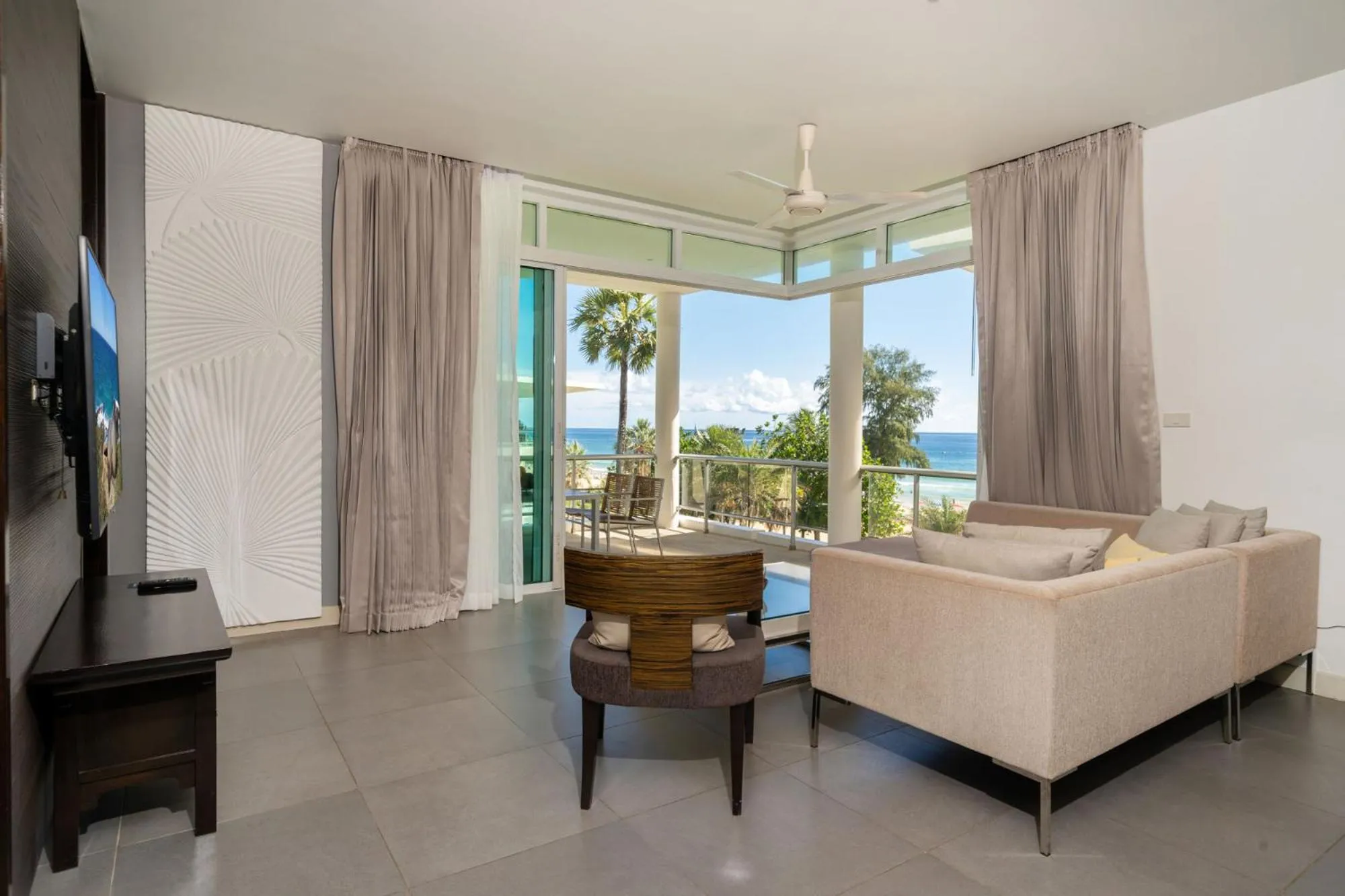 Living room in Karon Beachfront Apartment 724