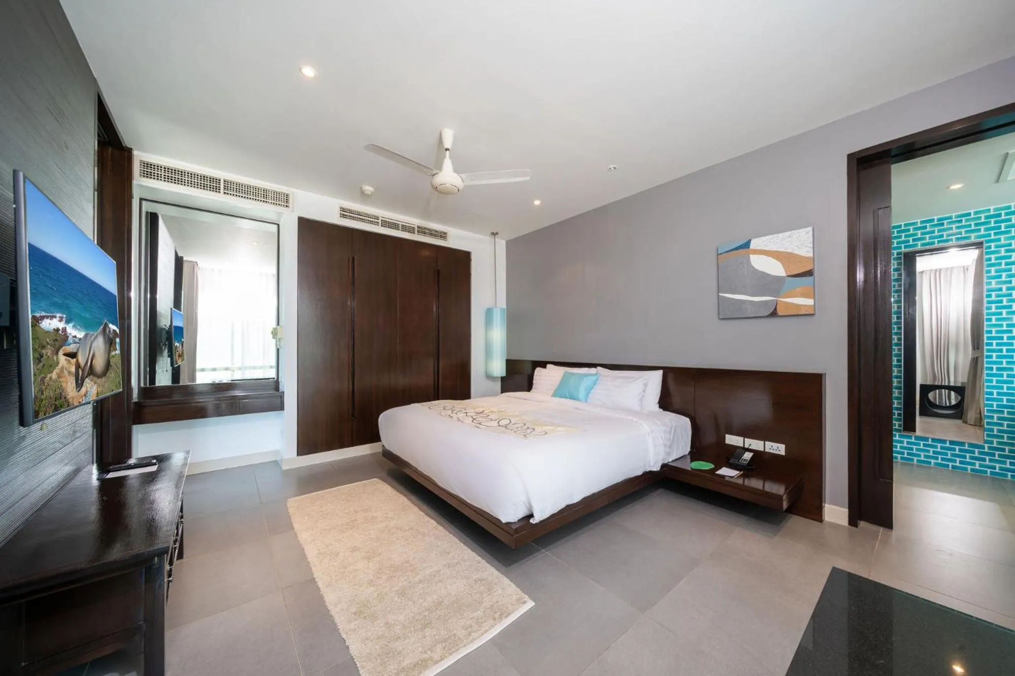 Bedroom, Bed in Karon Beachfront Apartment 724