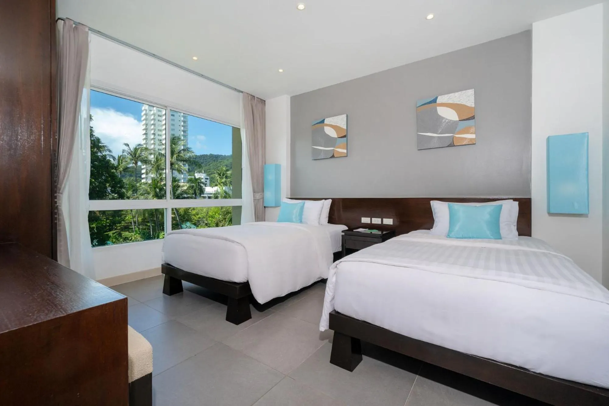 Bedroom, Bed in Karon Beachfront Apartment 724