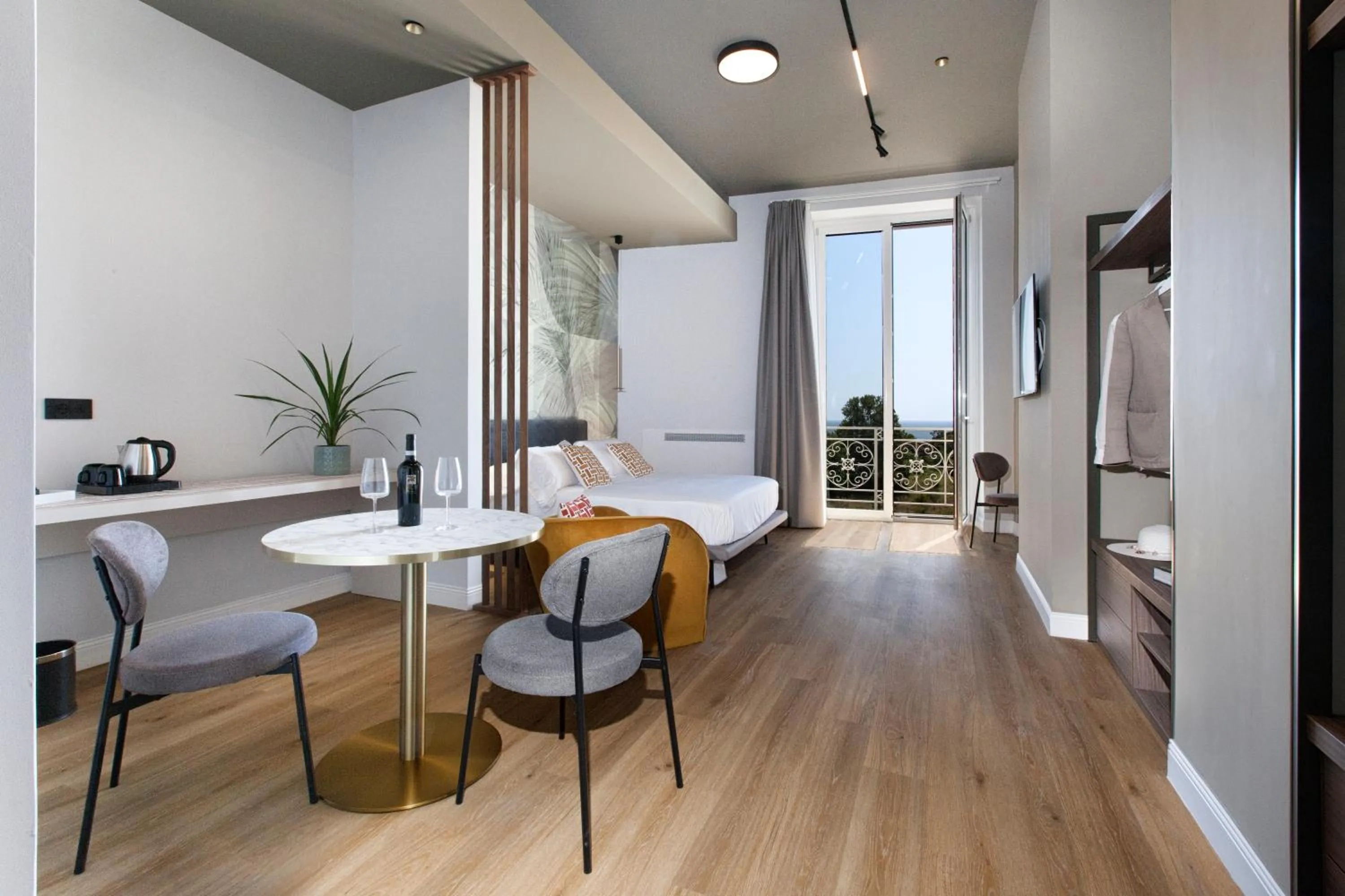 Bed in Vesuvius Palace Aparthotel