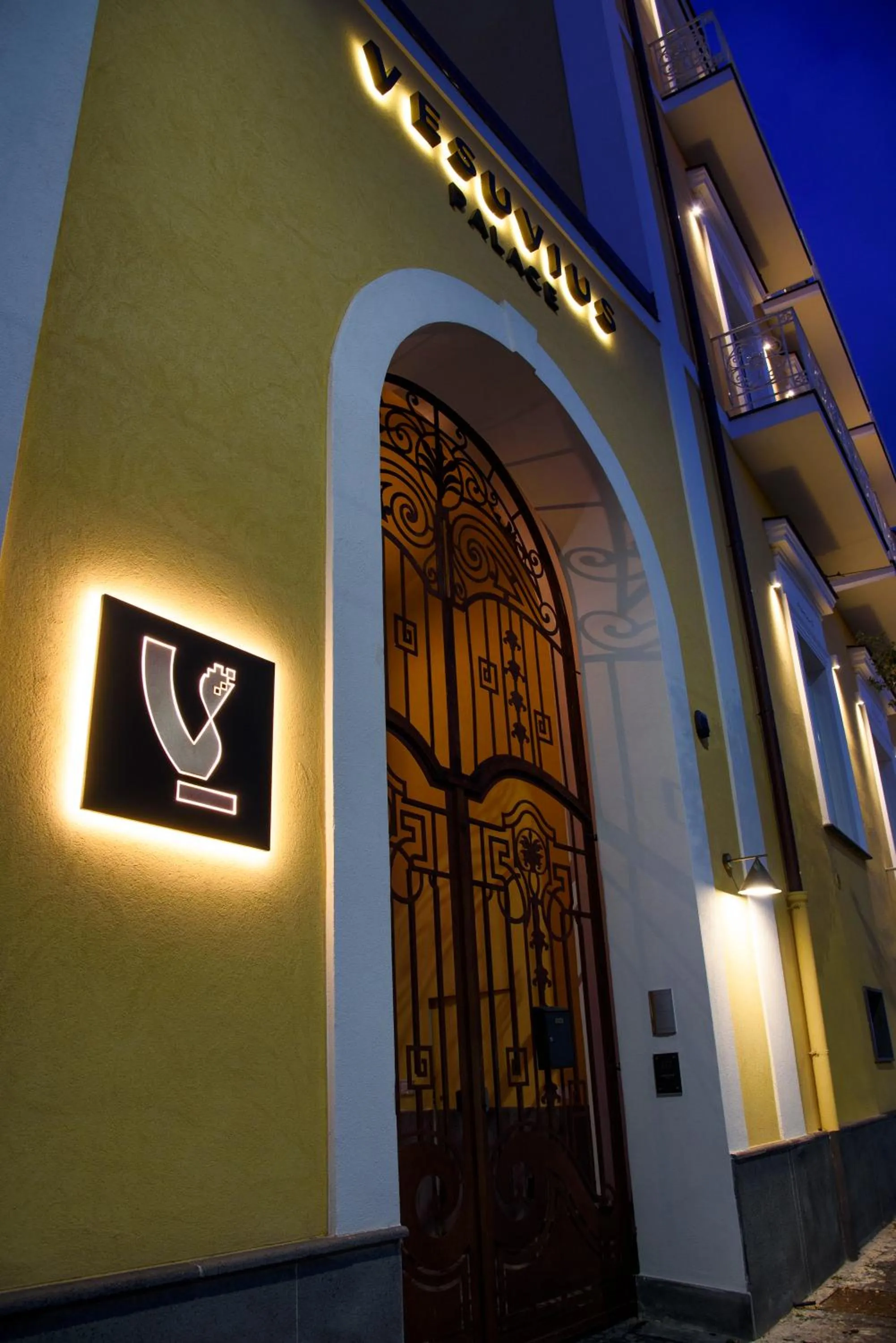 Facade/entrance in Vesuvius Palace Aparthotel