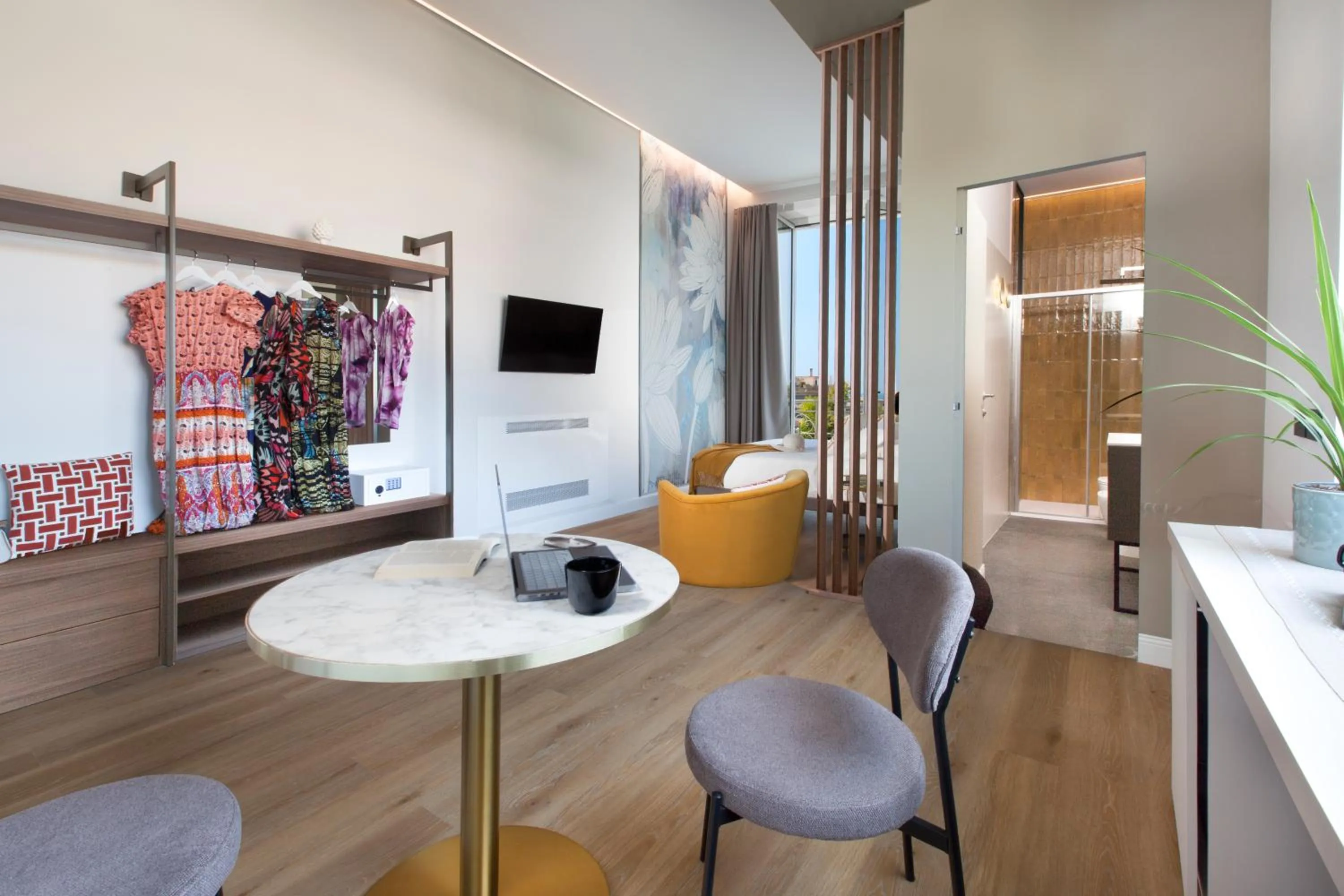 Shower in Vesuvius Palace Aparthotel