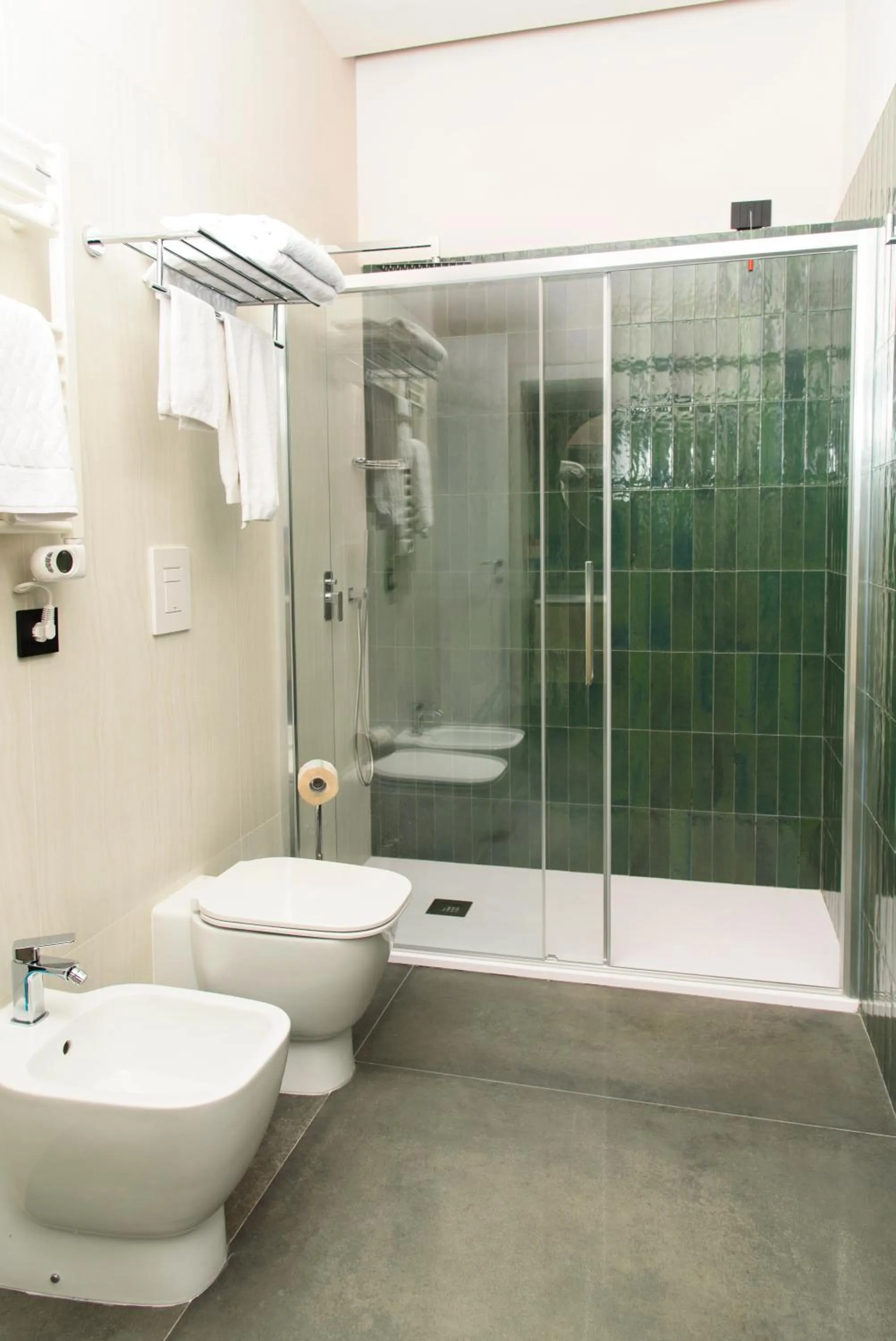 Shower in Vesuvius Palace Aparthotel