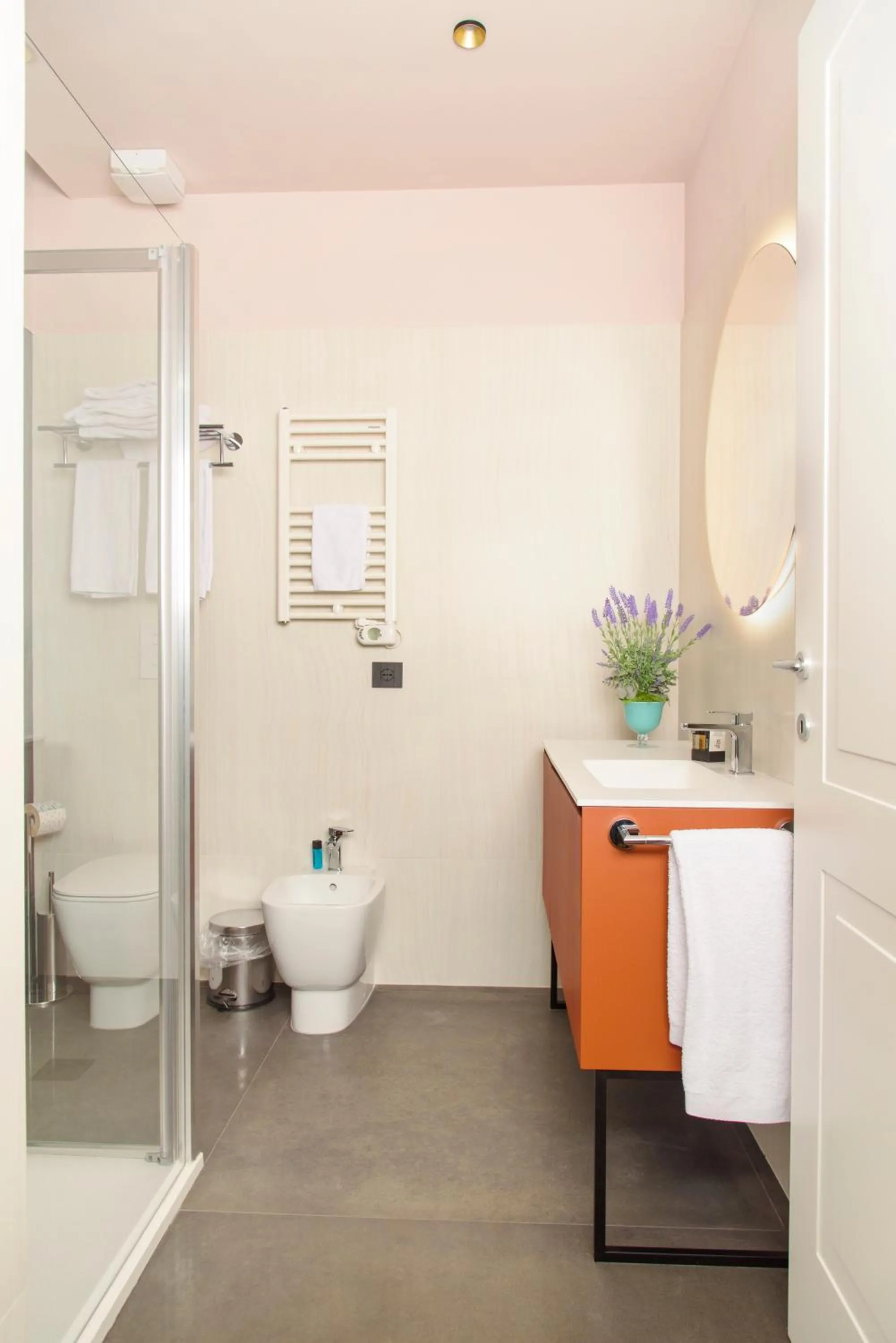 Shower in Vesuvius Palace Aparthotel