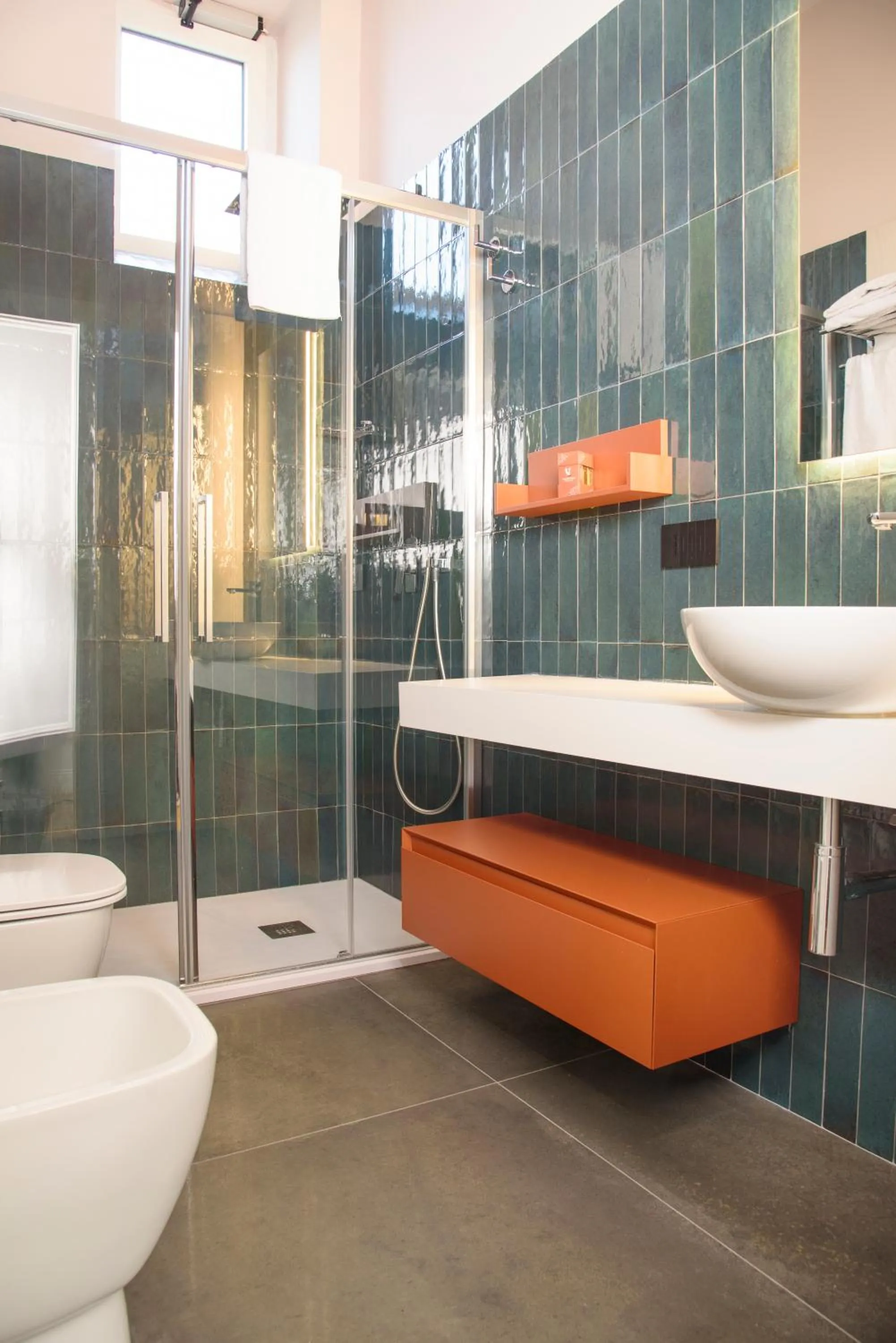 Shower in Vesuvius Palace Aparthotel