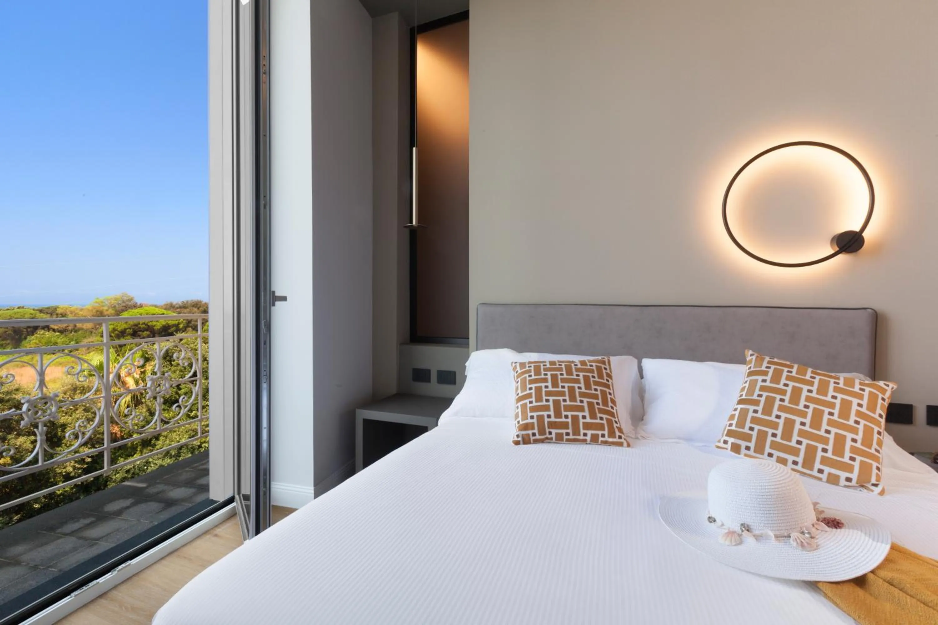 Bed in Vesuvius Palace Aparthotel