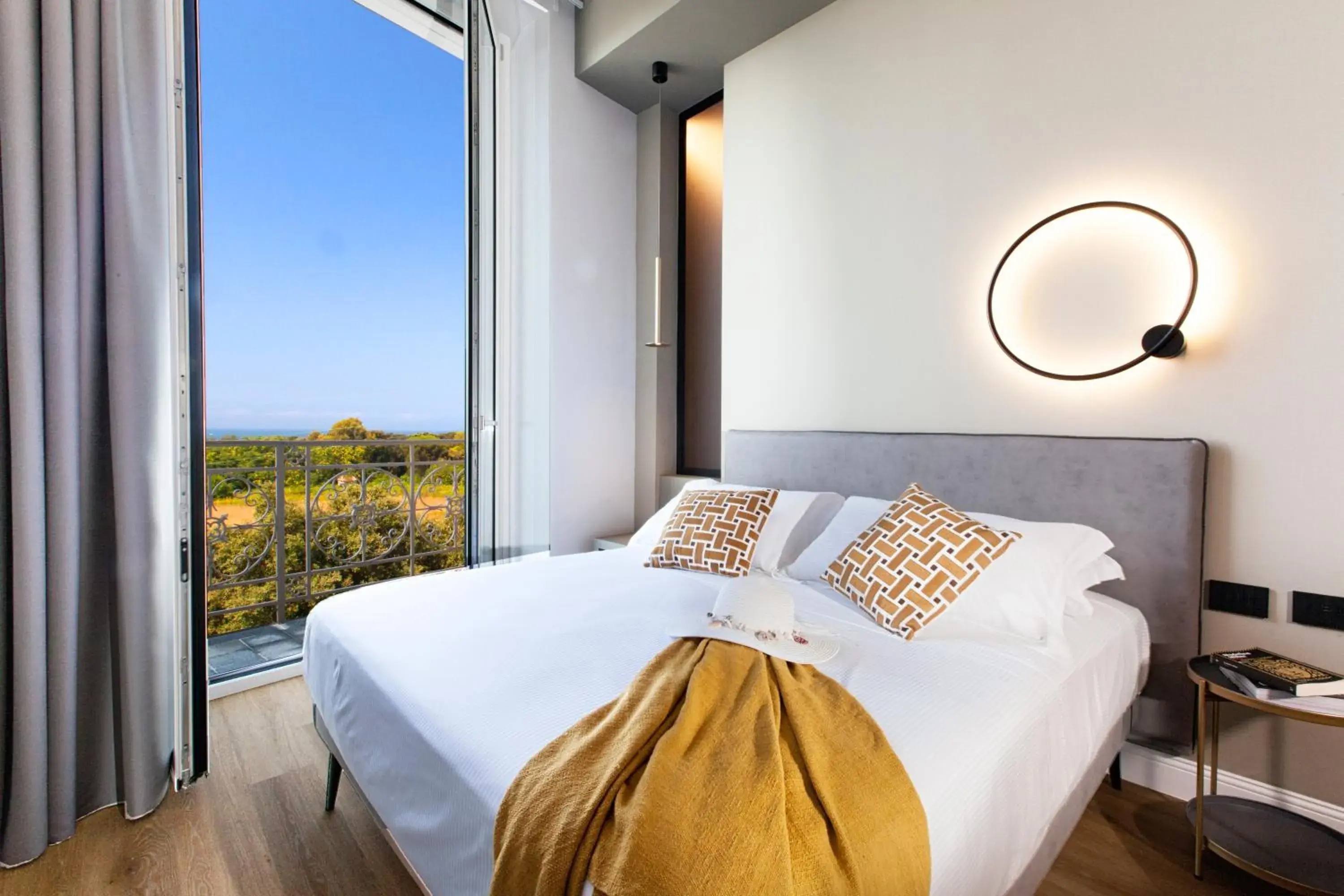 Bed in Vesuvius Palace Aparthotel Bed in Vesuvius Palace Aparthotel