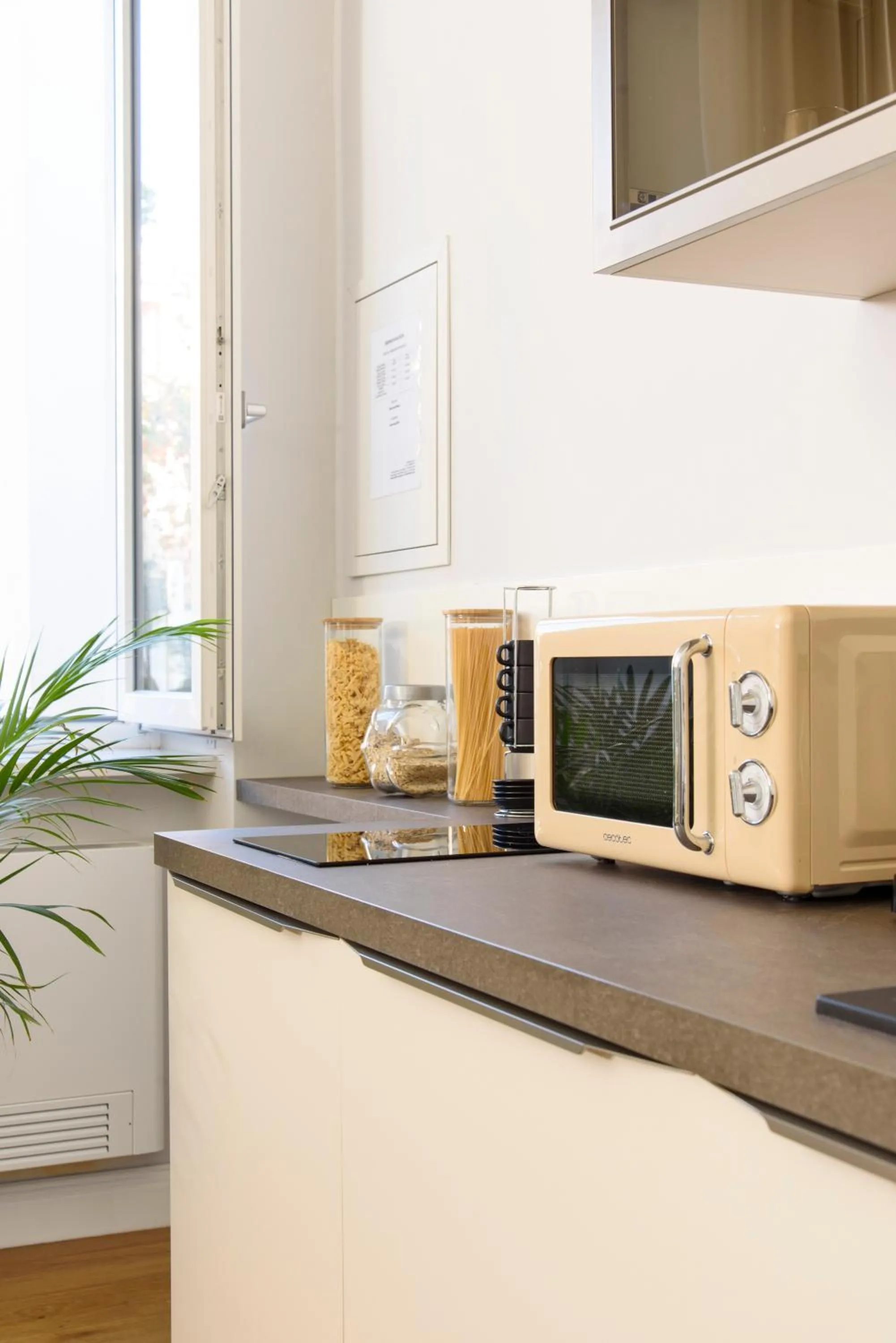 microwave in Vesuvius Palace Aparthotel