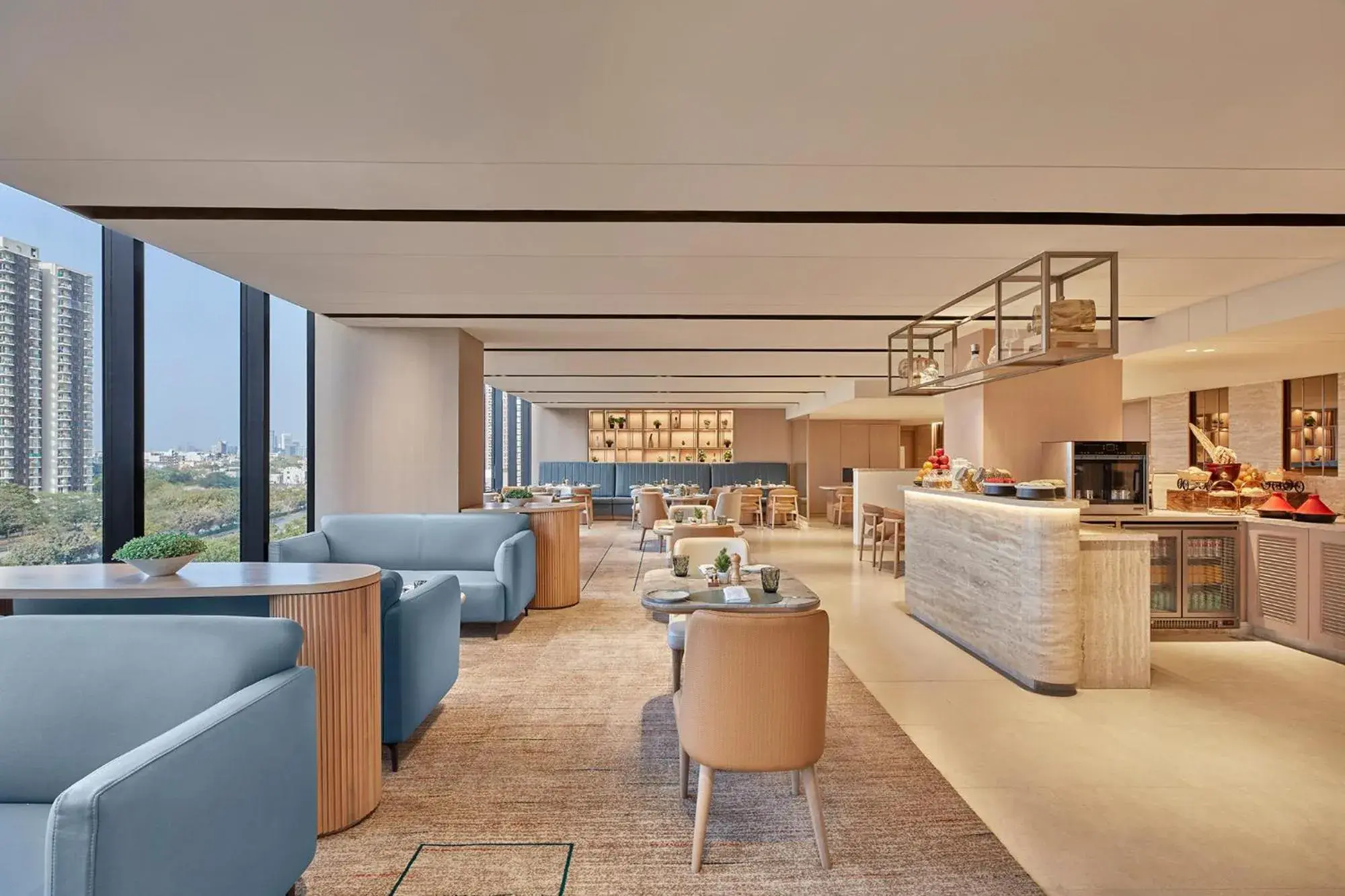 Lounge or bar in Hilton Gurugram Baani City Centre Lounge or bar in Hilton Gurugram Baani City Centre