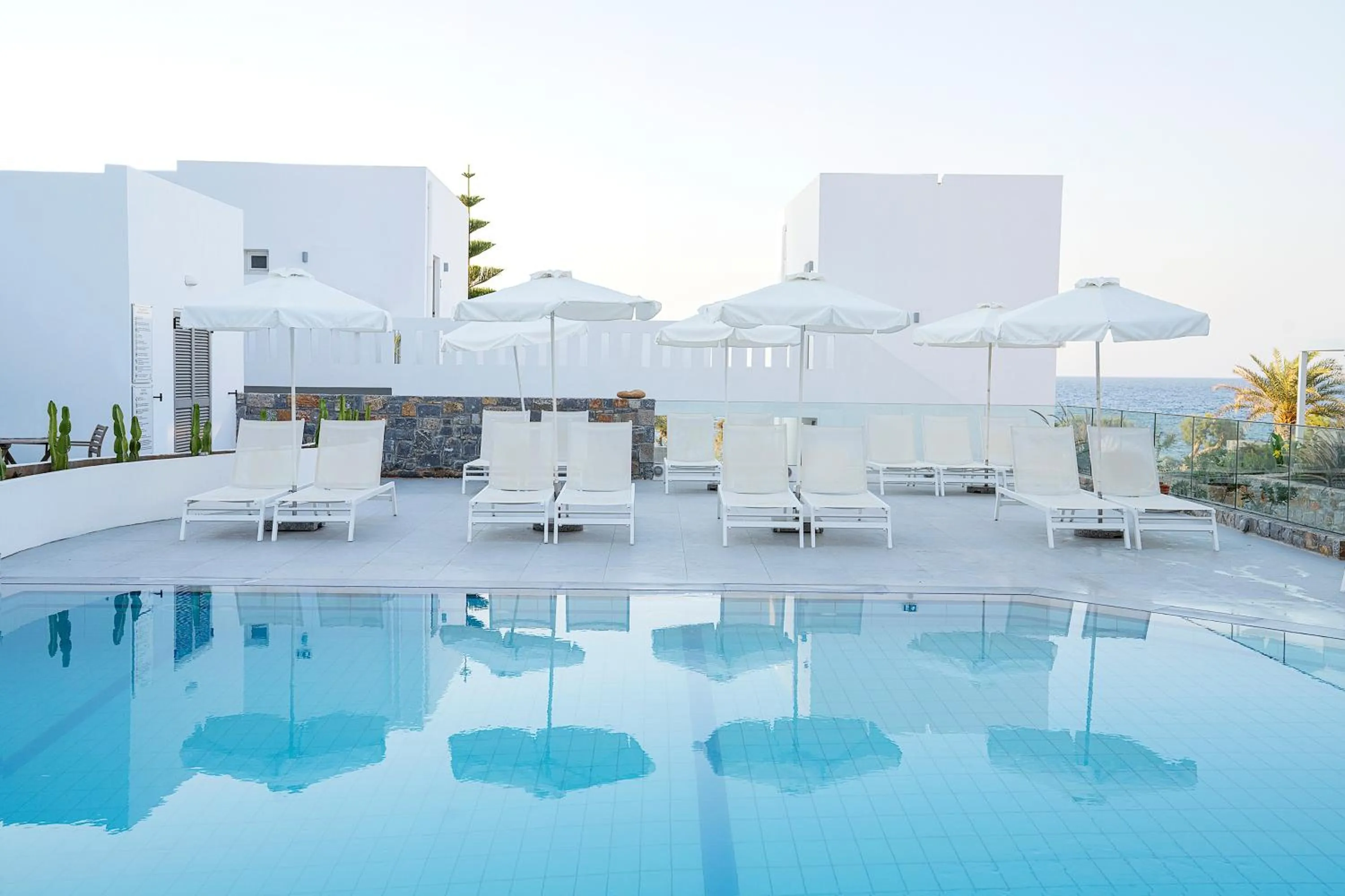 Swimming pool in Maritimo Beach Hotel