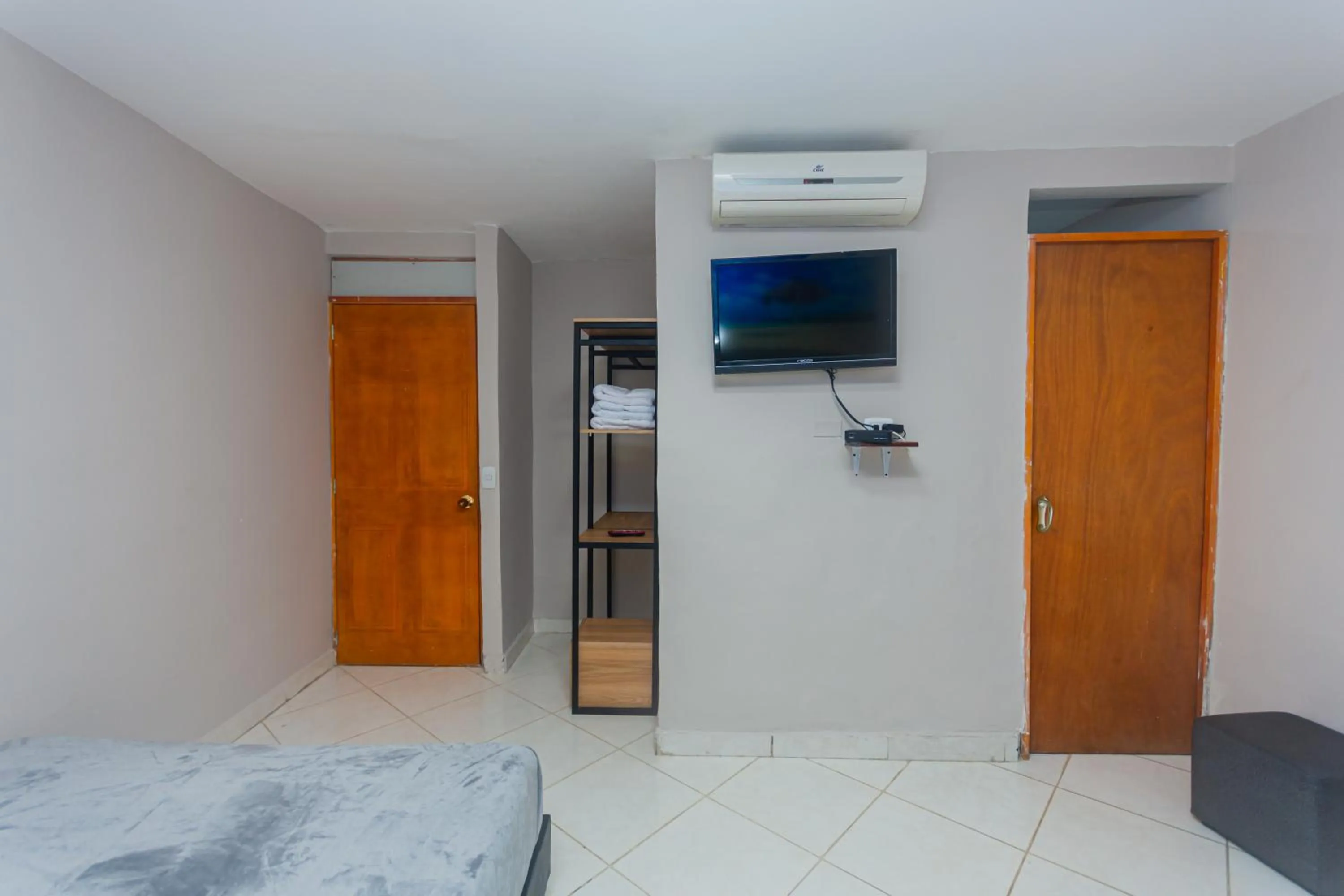 Bedroom, Bed in Hotel Tropical San Jeronimo