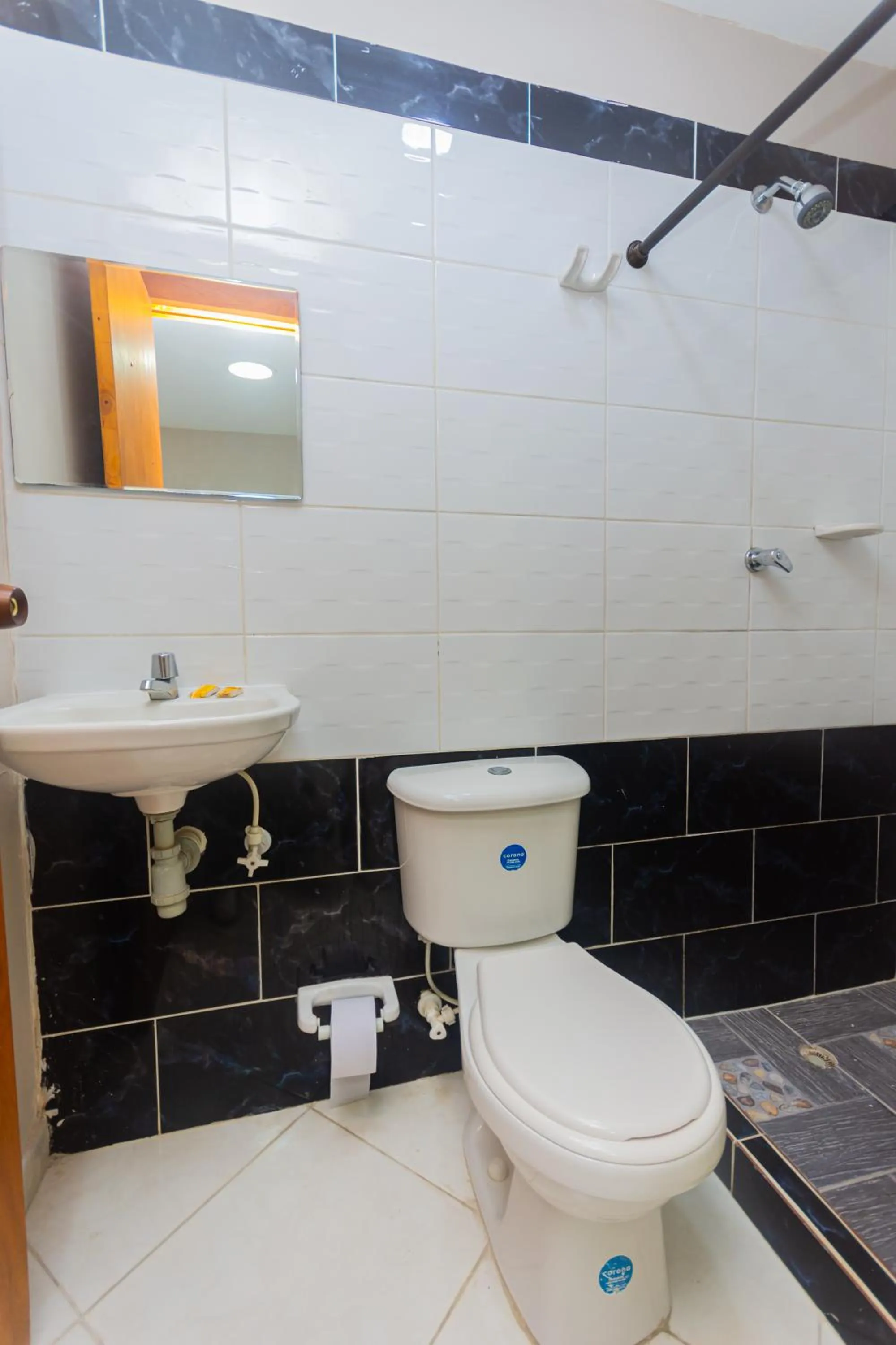 Shower in Hotel Tropical San Jeronimo