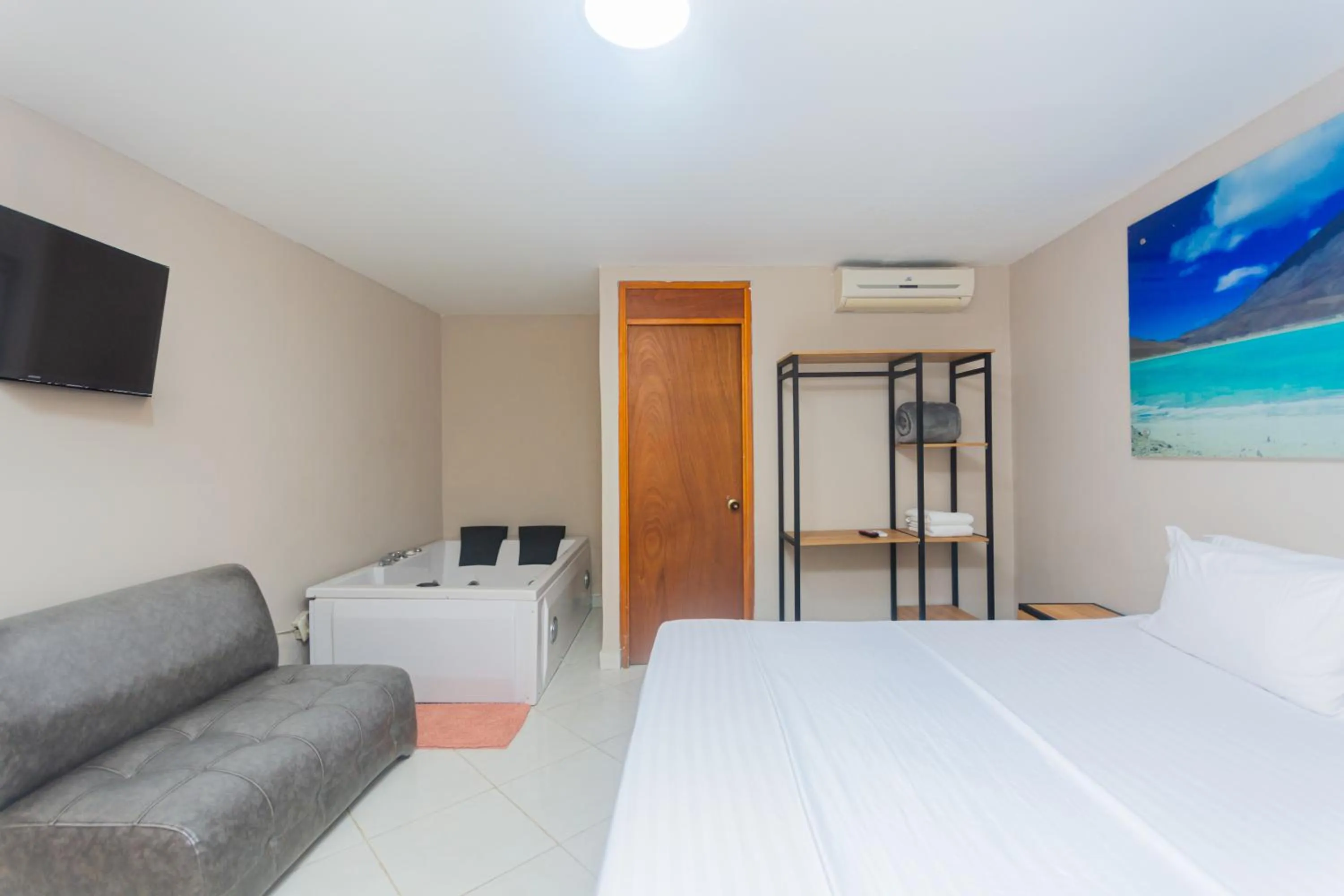 Photo of the whole room, Bed in Hotel Tropical San Jeronimo