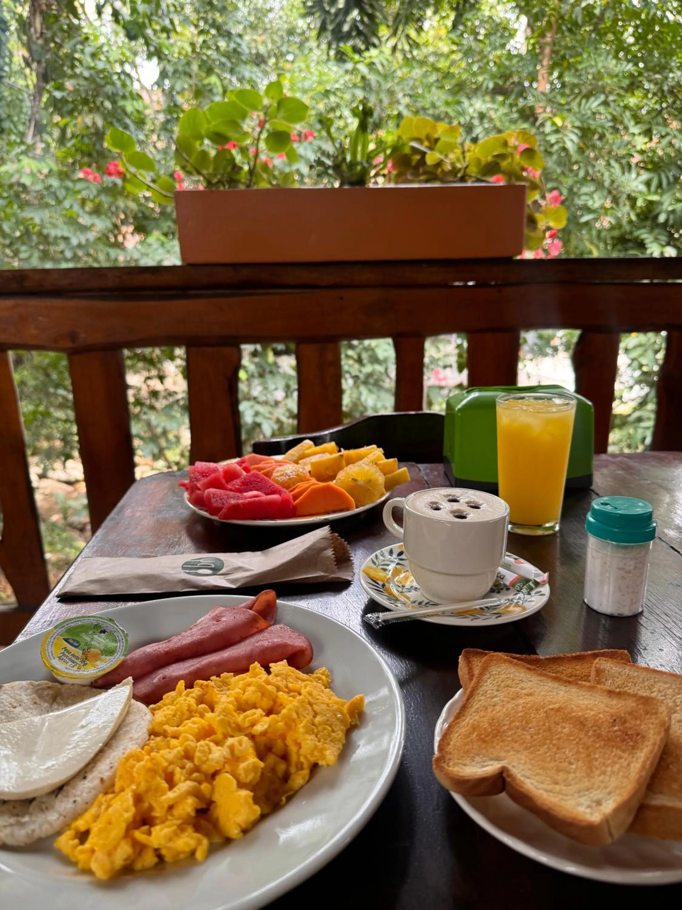 Restaurant/places to eat in Hotel Tropical San Jeronimo