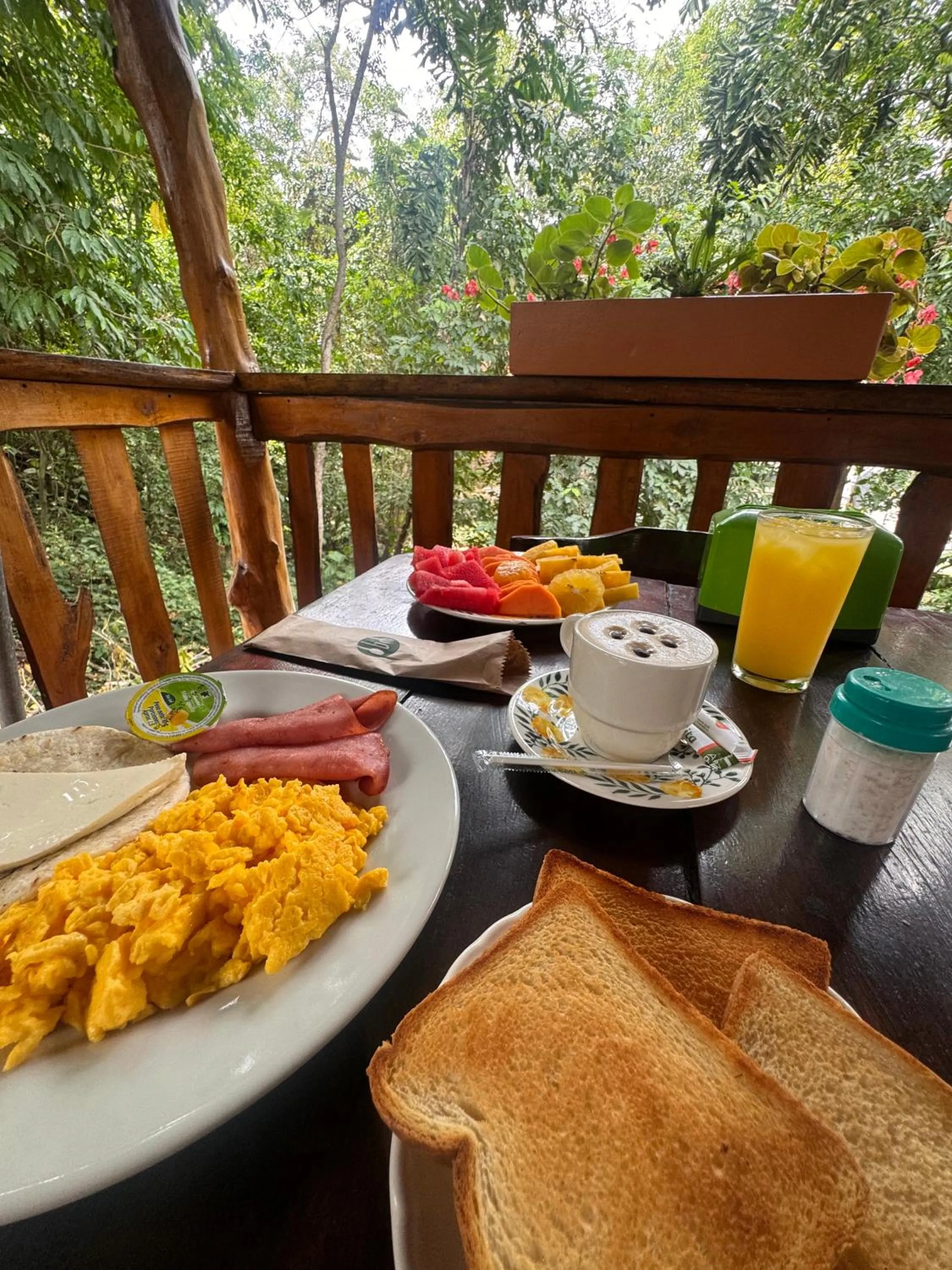 Restaurant/places to eat in Hotel Tropical San Jeronimo