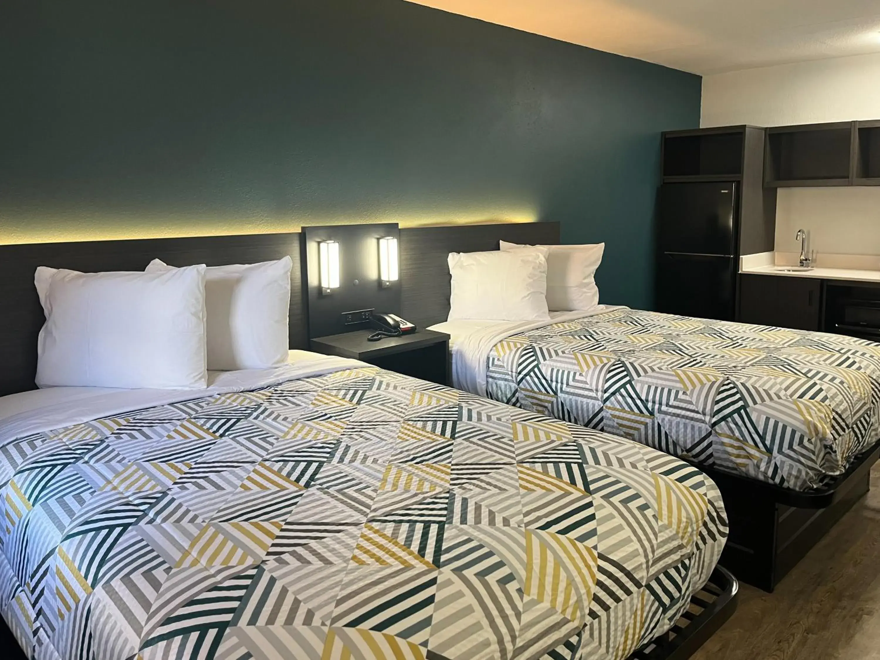 Quadruple Room - Disability Access - Smoking in Studio 6 Huntsville, AL University Drive Quadruple Room - Disability Access - Smoking in Studio 6 Huntsville, AL University Drive