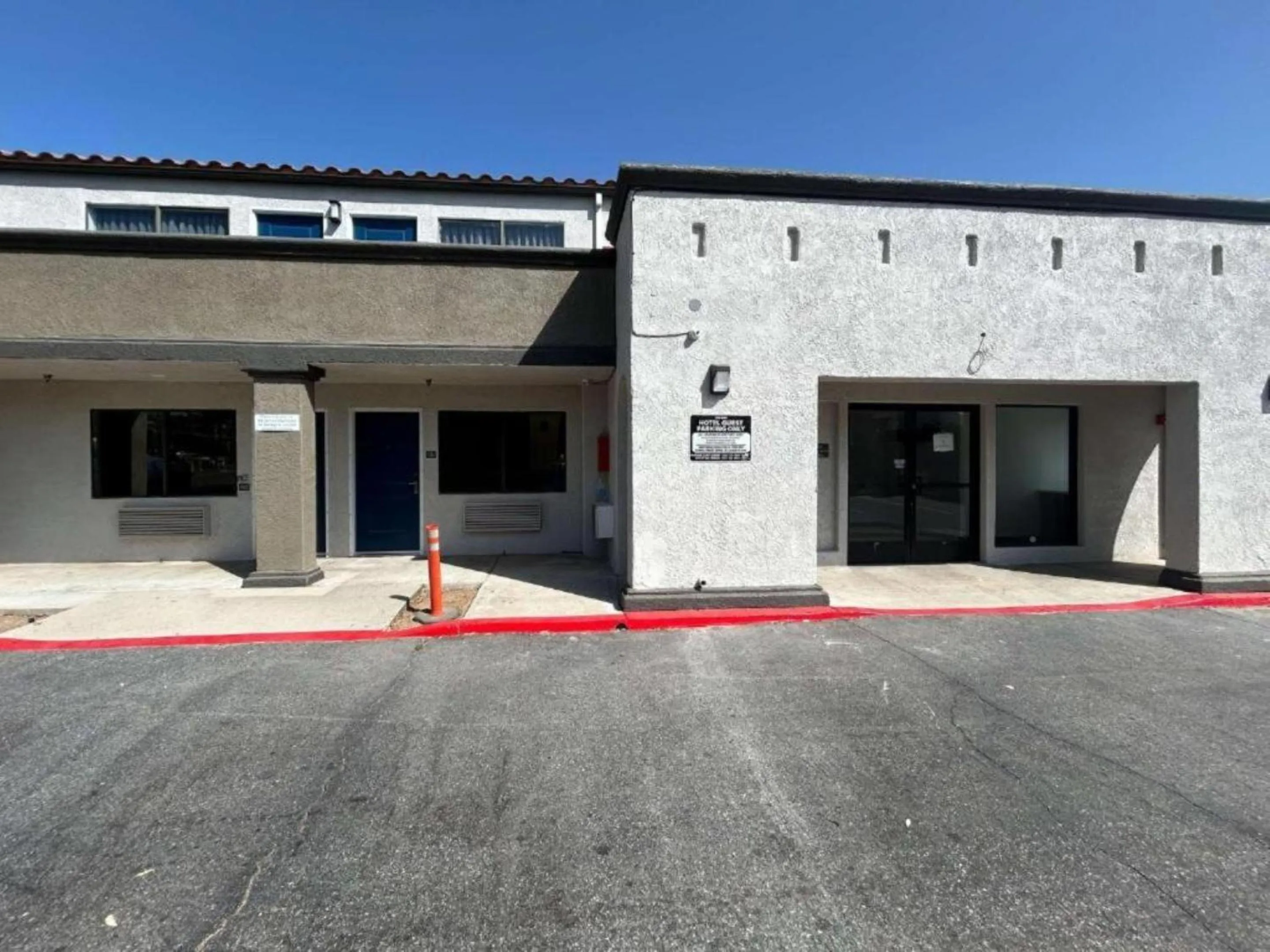 Property building in Studio 6 Lake Elsinore, CA