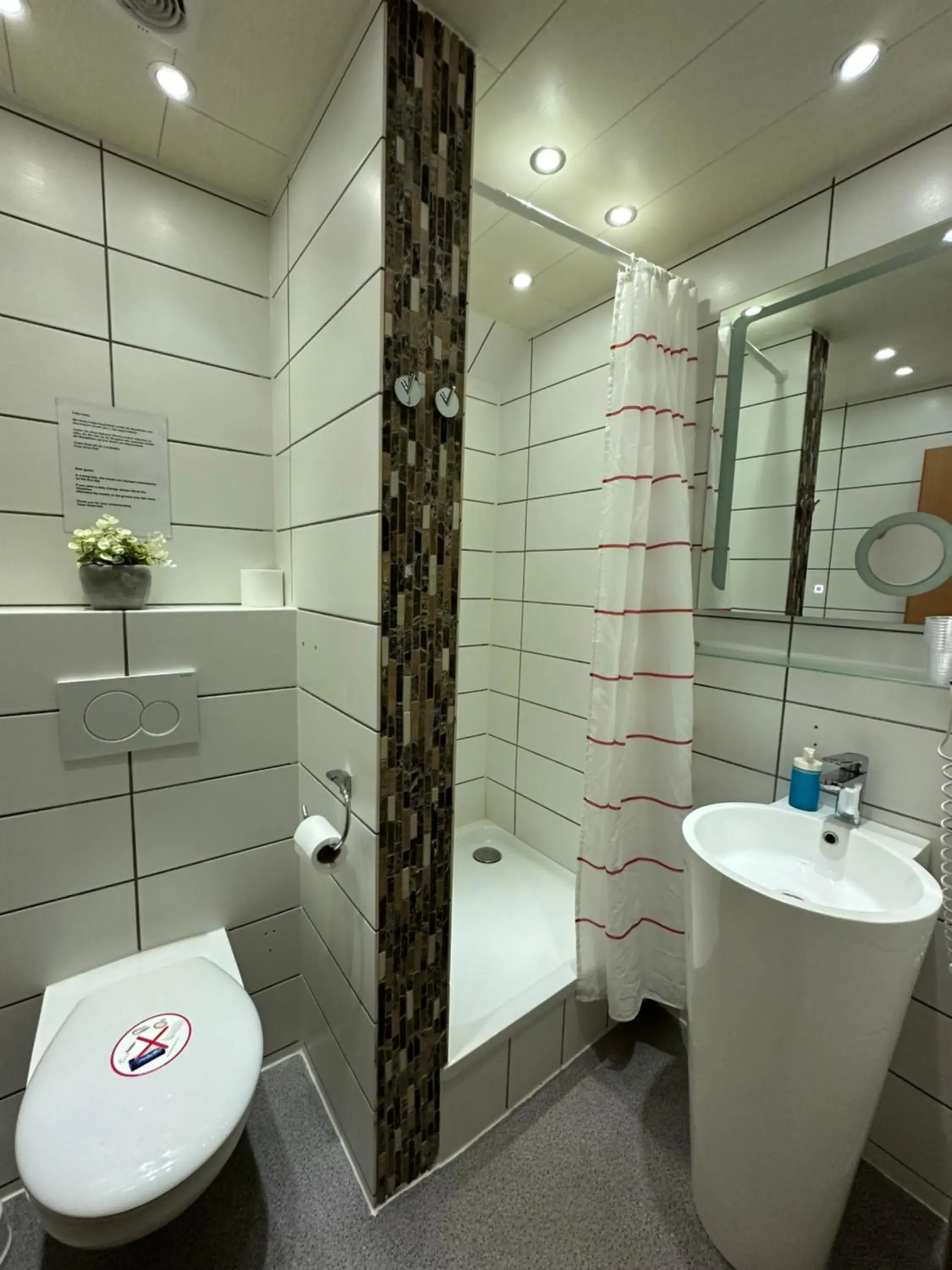 Double Room with Private Bathroom in Hotel Holl Beyra Double Room with Private Bathroom in Hotel Holl Beyra