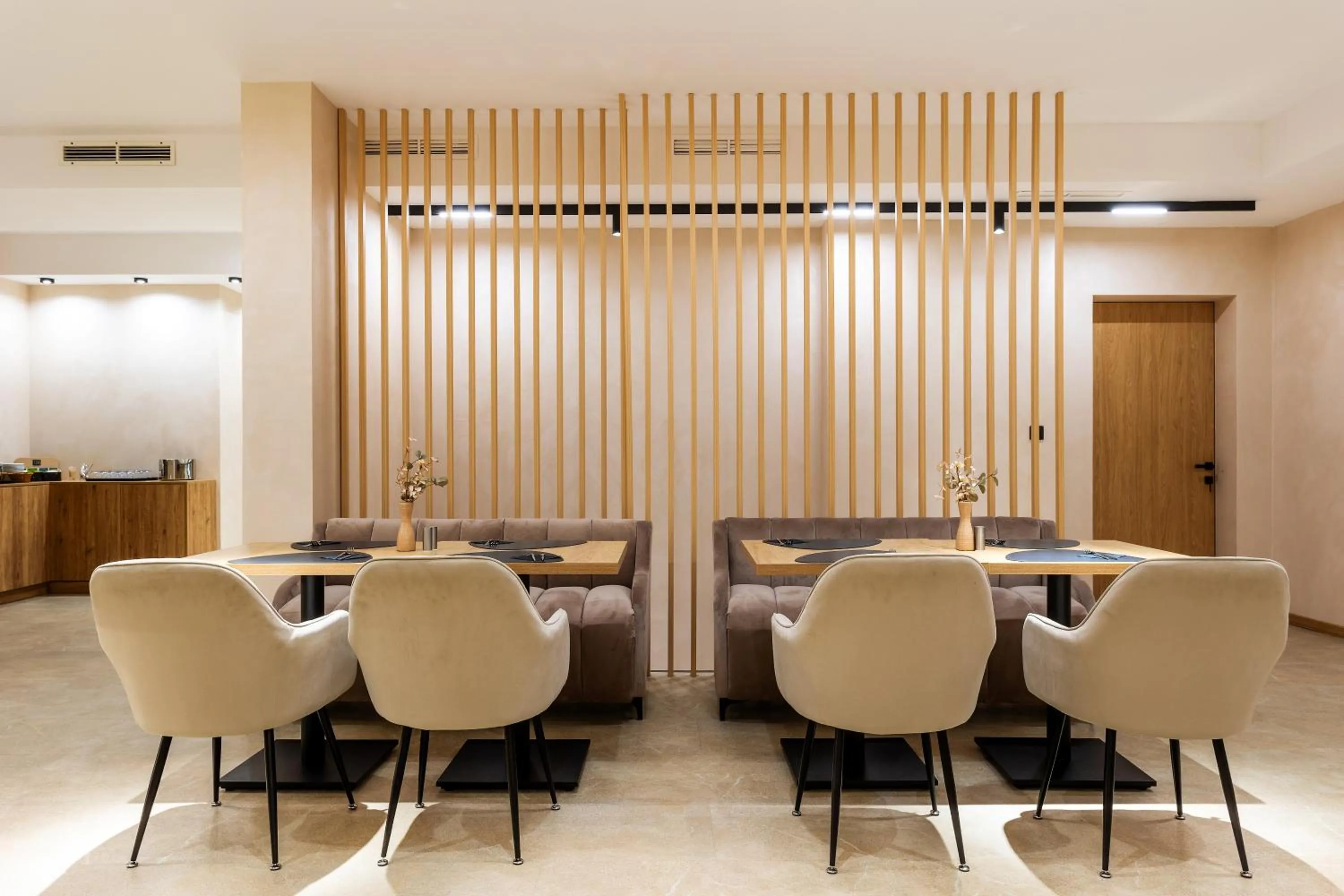 Restaurant/places to eat in AMAR Design Hotel by HMG