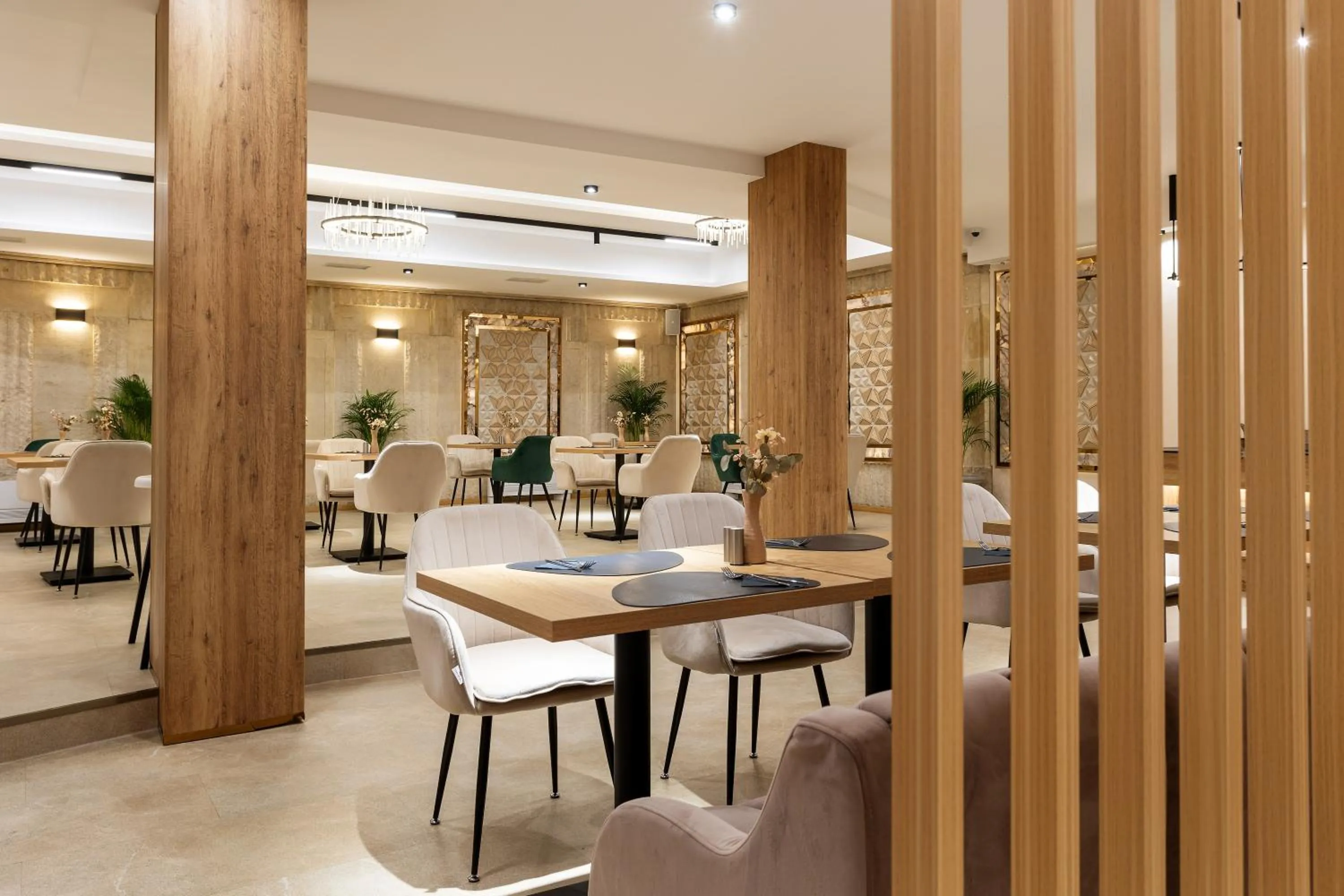 Restaurant/places to eat in AMAR Design Hotel by HMG