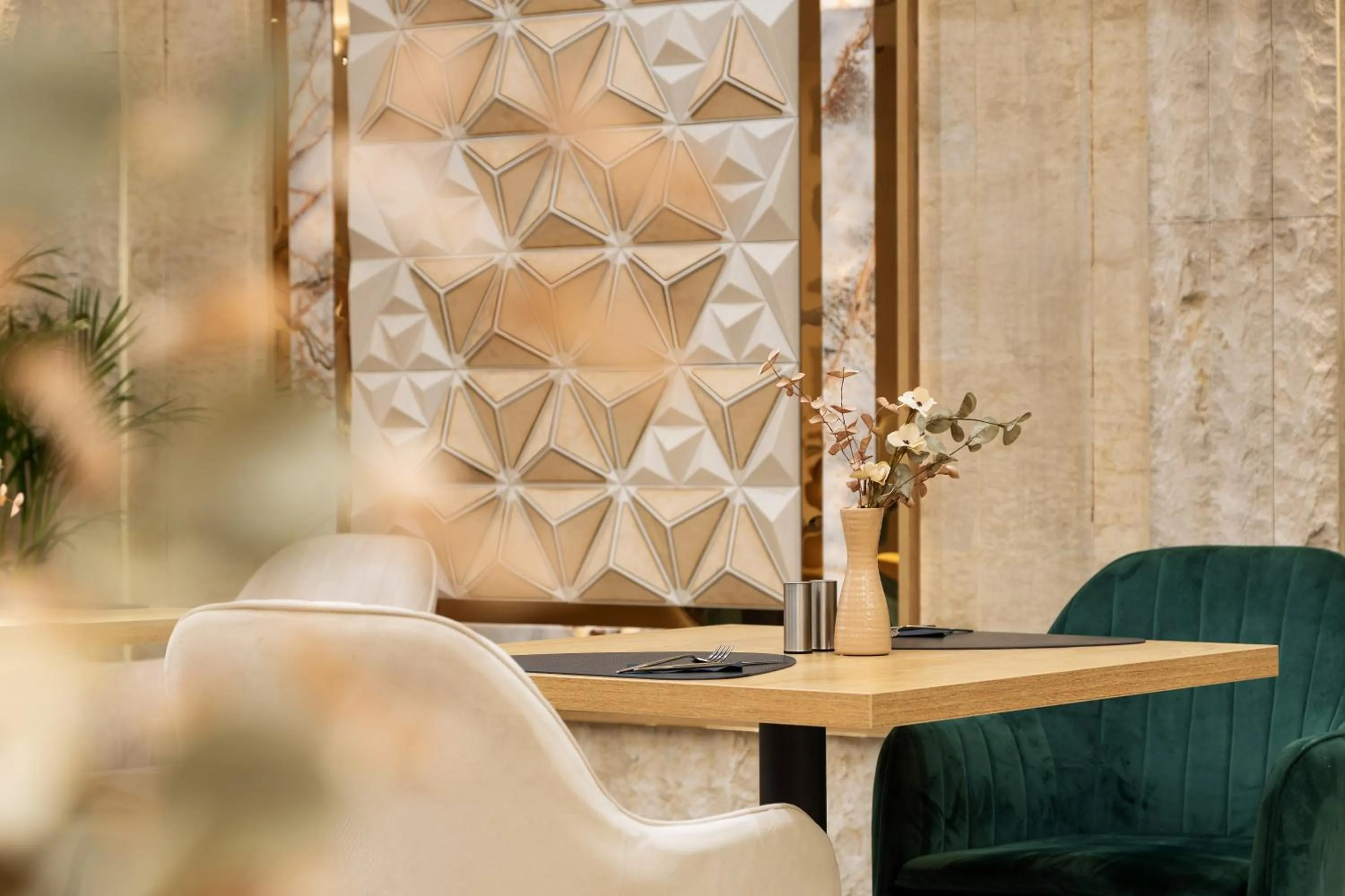 Restaurant/places to eat in AMAR Design Hotel by HMG