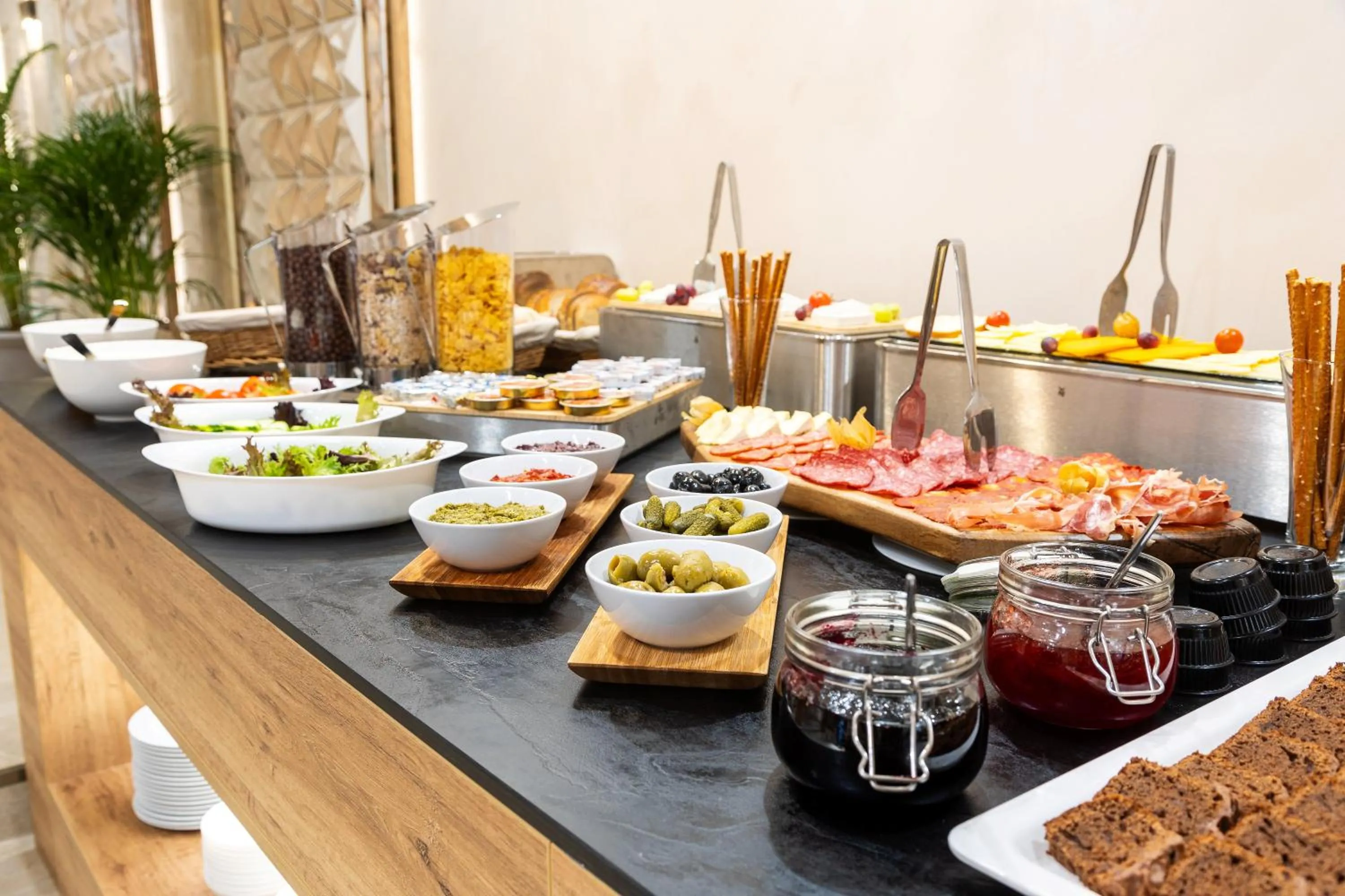 Breakfast in AMAR Design Hotel by HMG