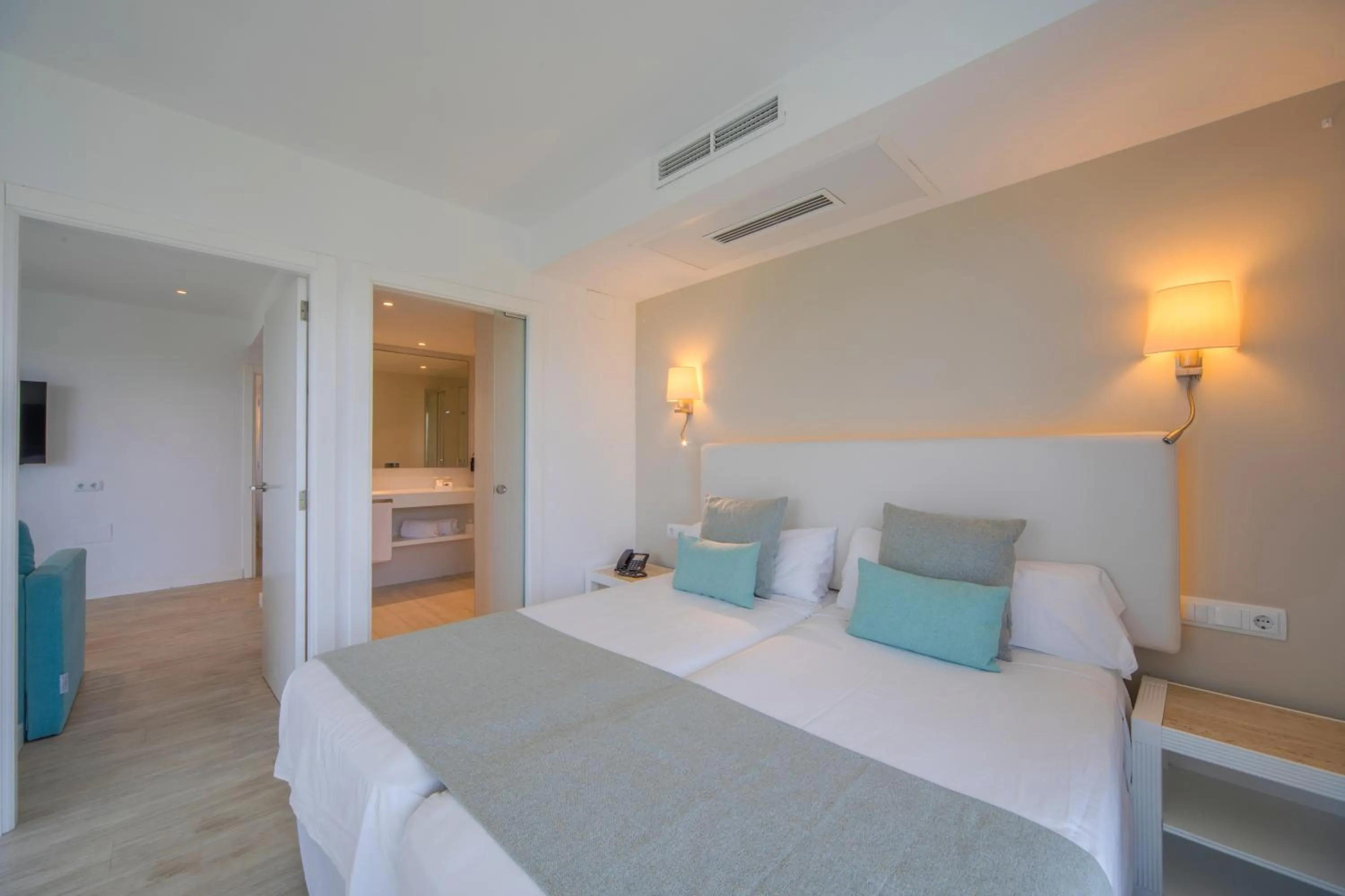 Bed in Playa Esperanza Resort Affiliated by Meliá