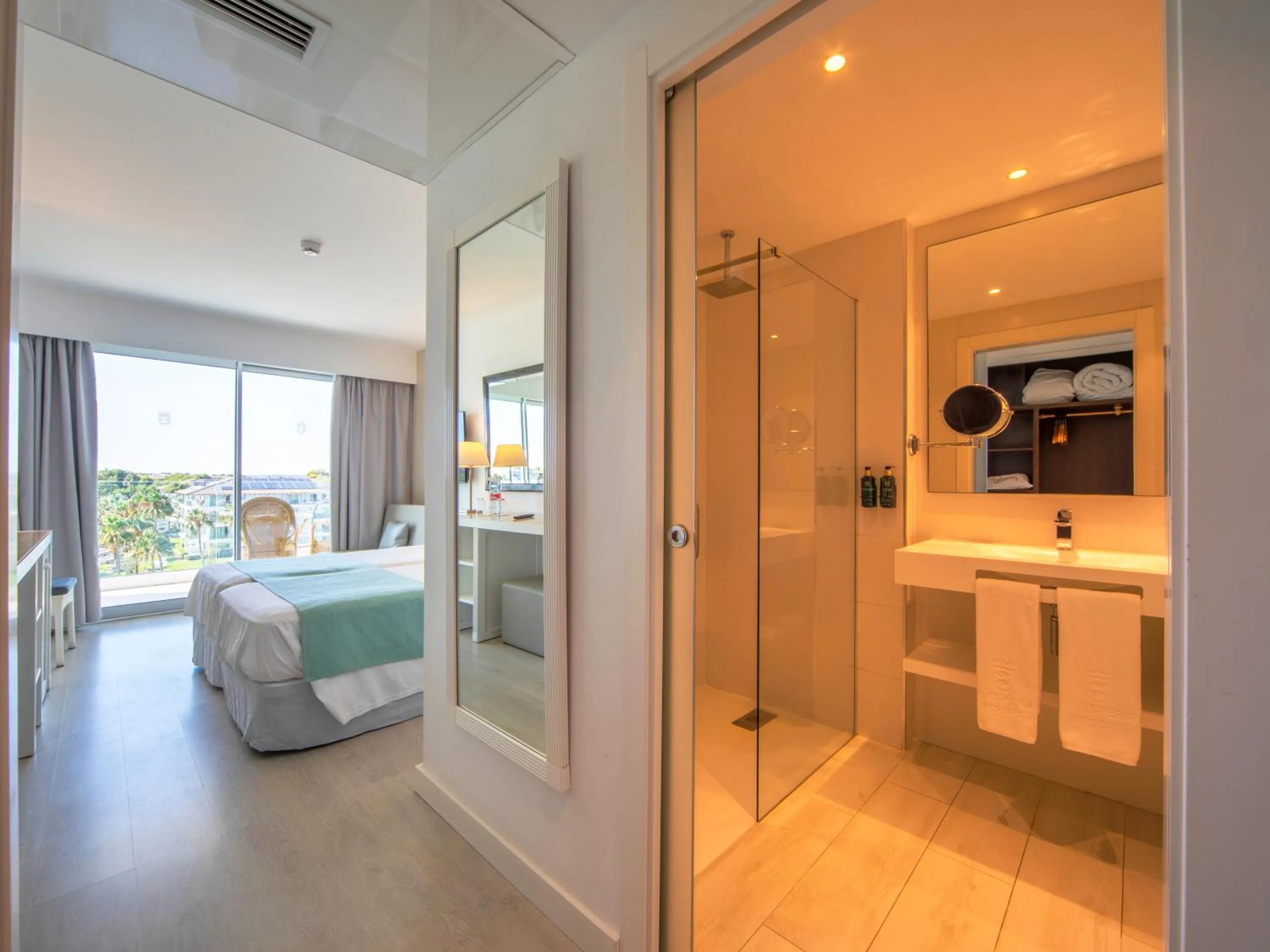 Bathroom, Bed in Playa Esperanza Resort Affiliated by Meliá