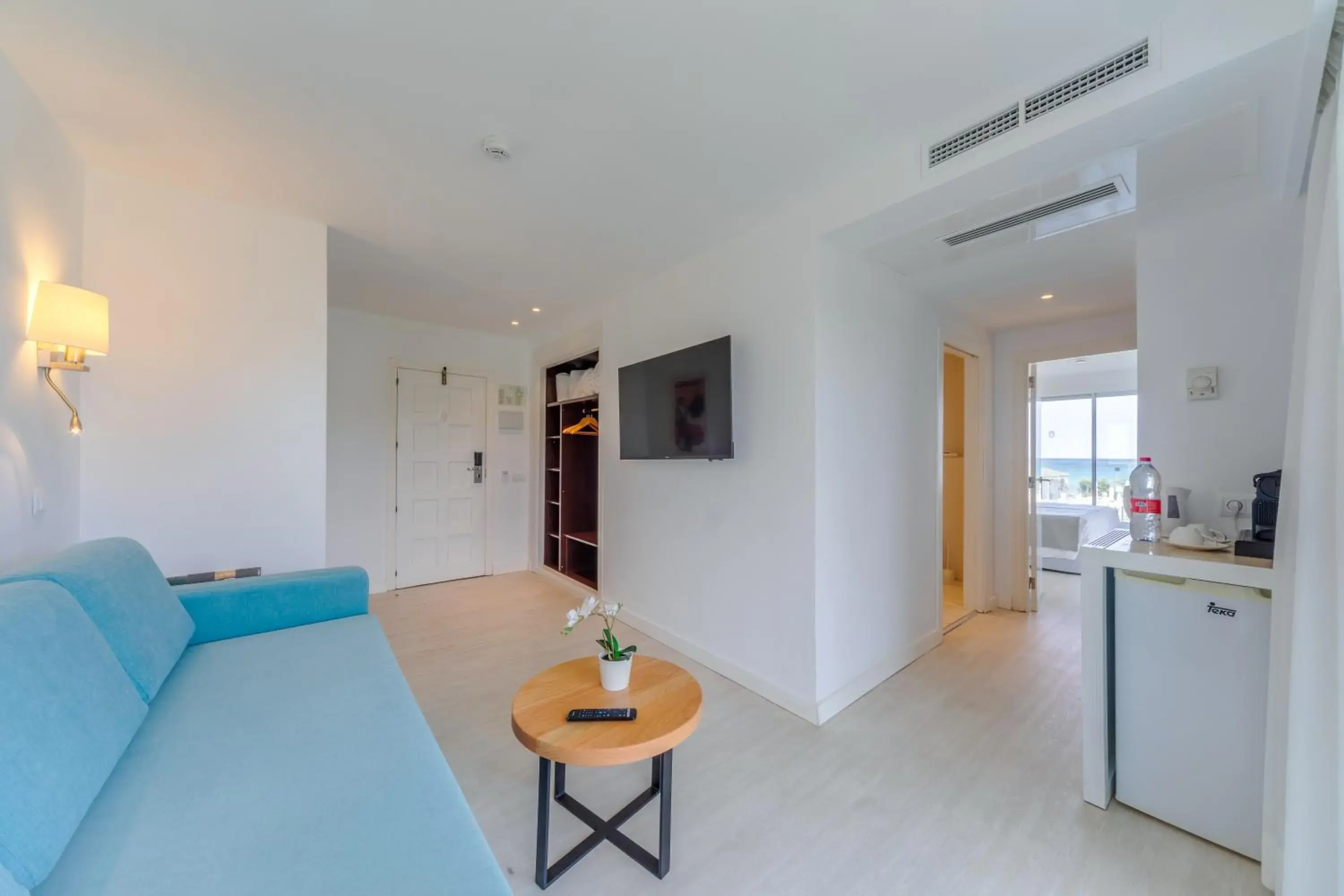 Living room in Playa Esperanza Resort Affiliated by Meliá Living room in Playa Esperanza Resort Affiliated by Meliá