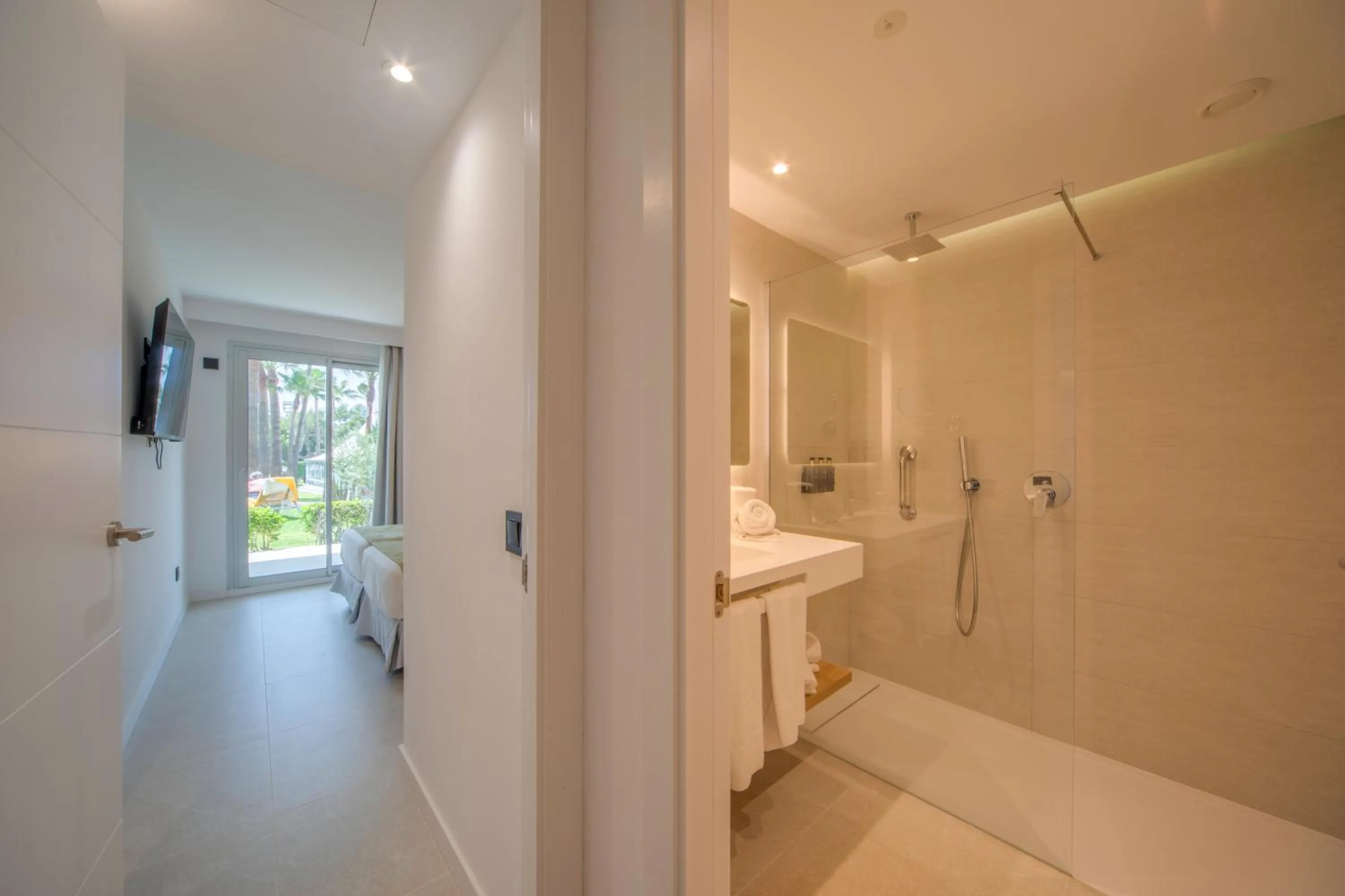 Shower in Playa Esperanza Resort Affiliated by Meliá