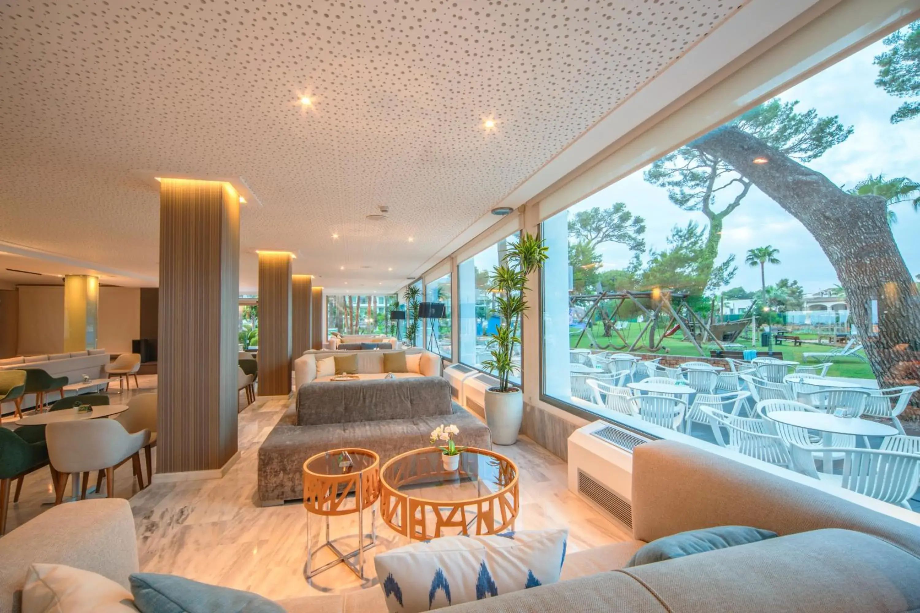 Lounge or bar in Playa Esperanza Resort Affiliated by Meliá Lounge or bar in Playa Esperanza Resort Affiliated by Meliá