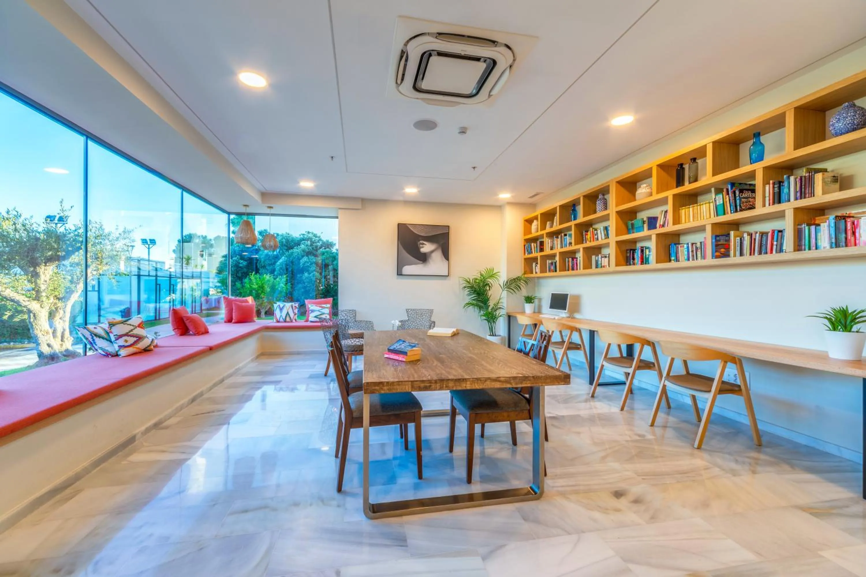 Communal lounge/ TV room in Playa Esperanza Resort Affiliated by Meliá