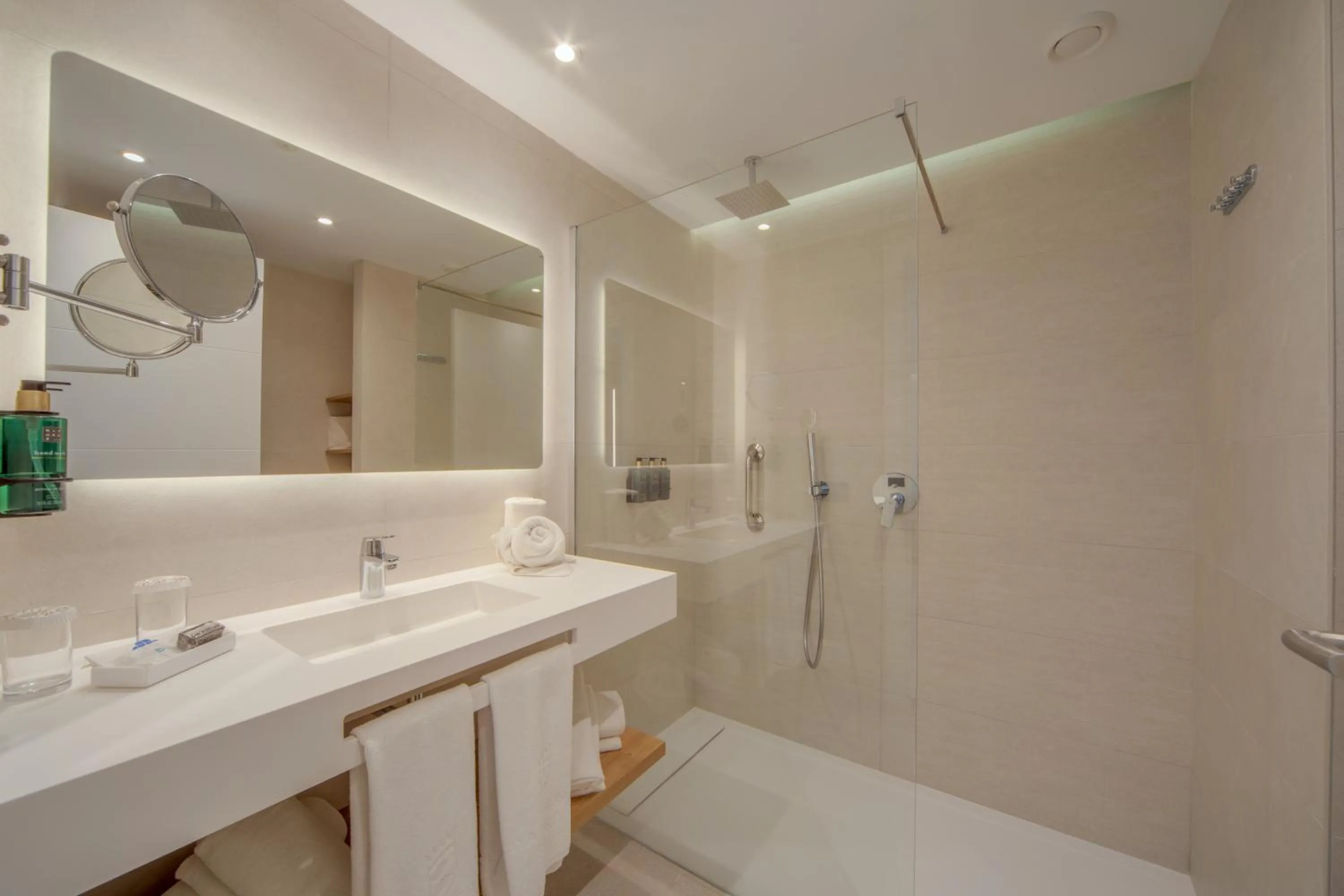 Shower in Playa Esperanza Resort Affiliated by Meliá