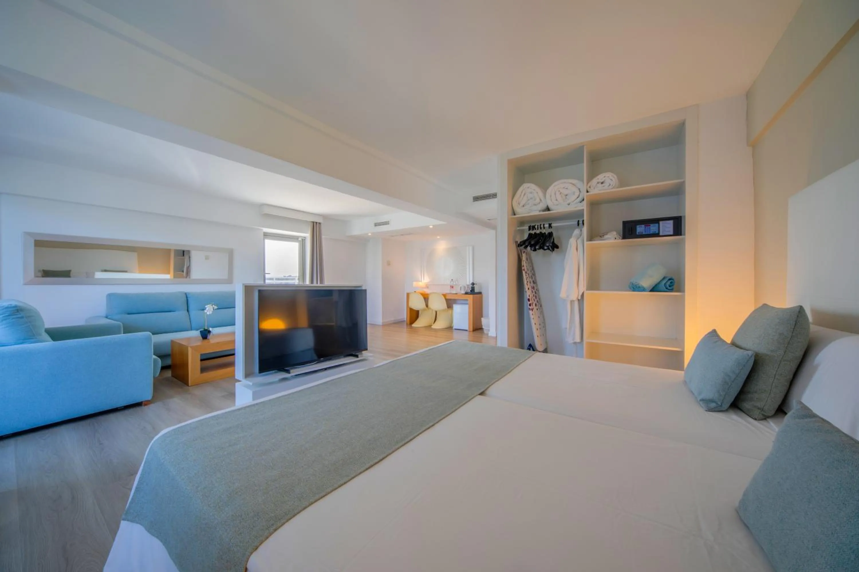 Photo of the whole room, Bed in Playa Esperanza Resort Affiliated by Meliá