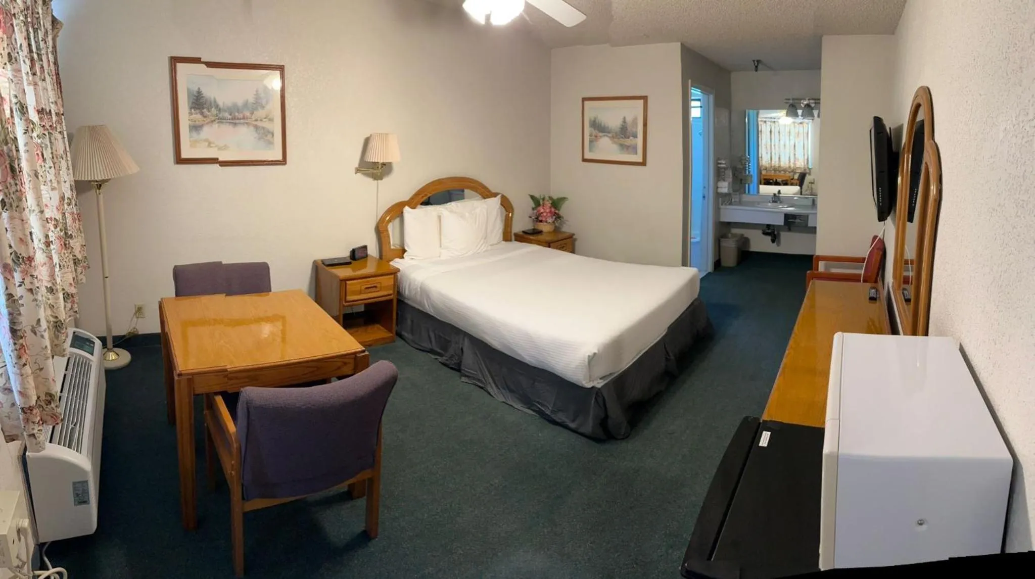 Photo of the whole room, Bed in Formosa Inn