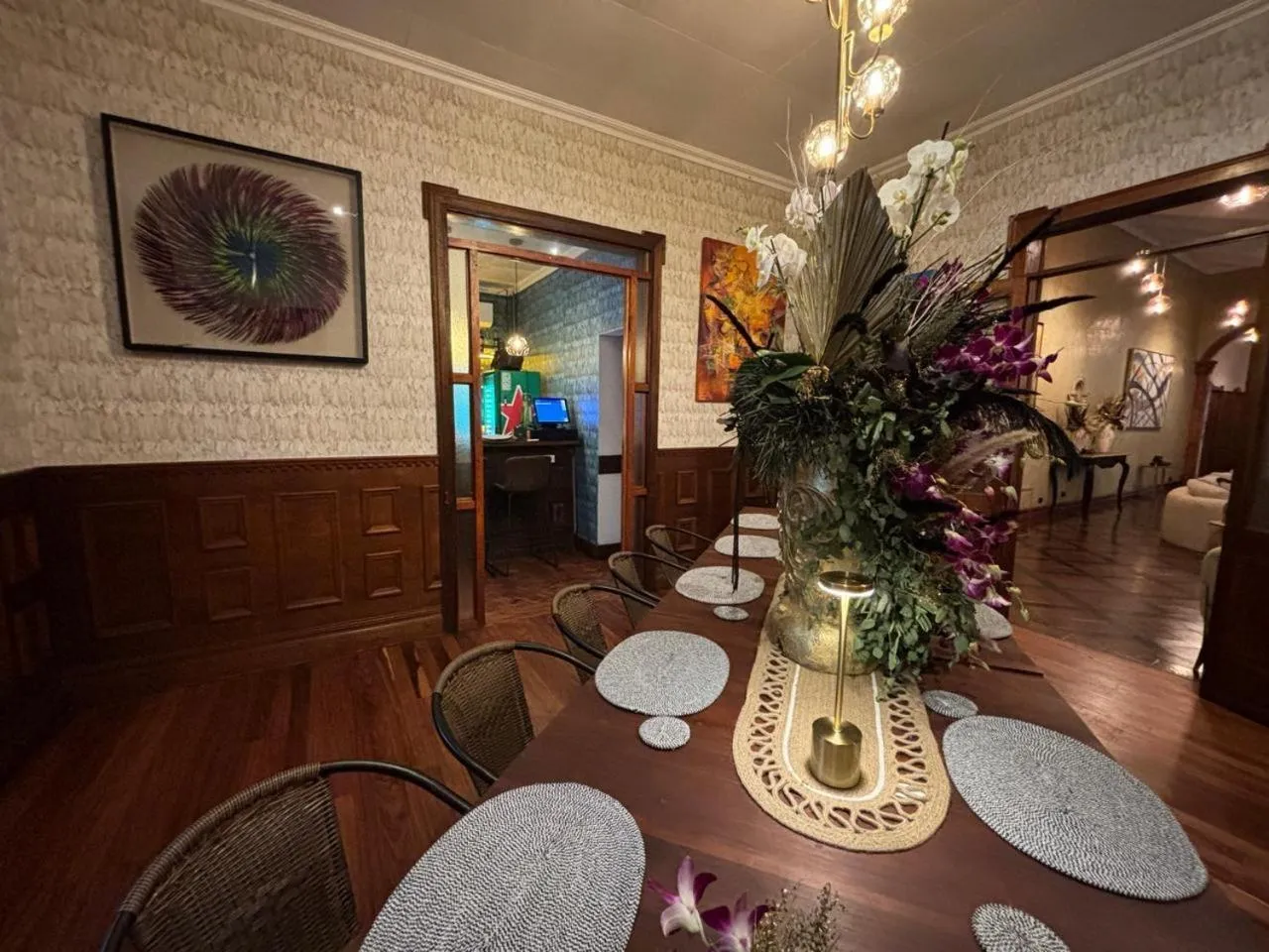 Restaurant/places to eat in The Victorian Hotel