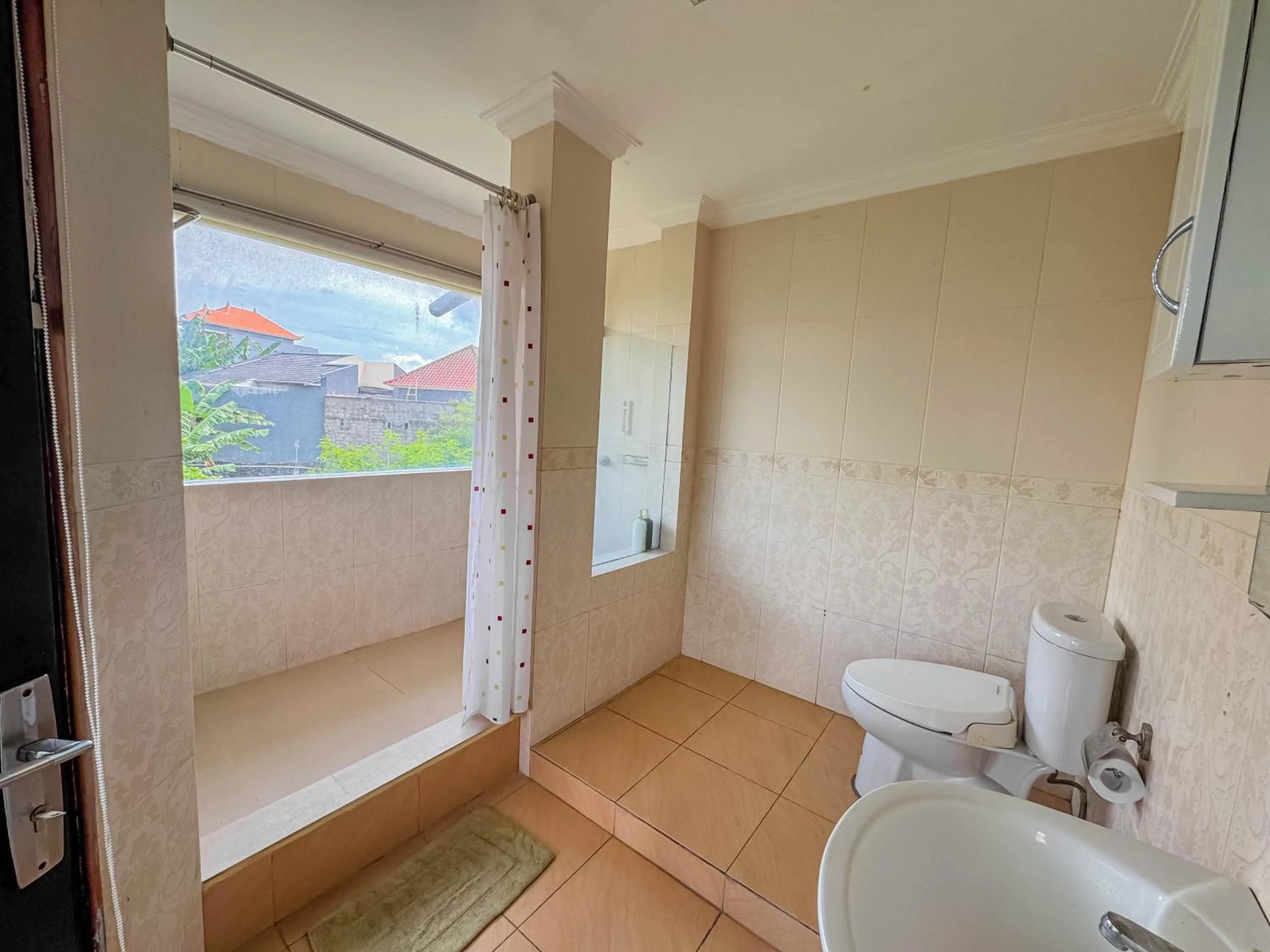 Bathroom in Griya Shanti Homestay