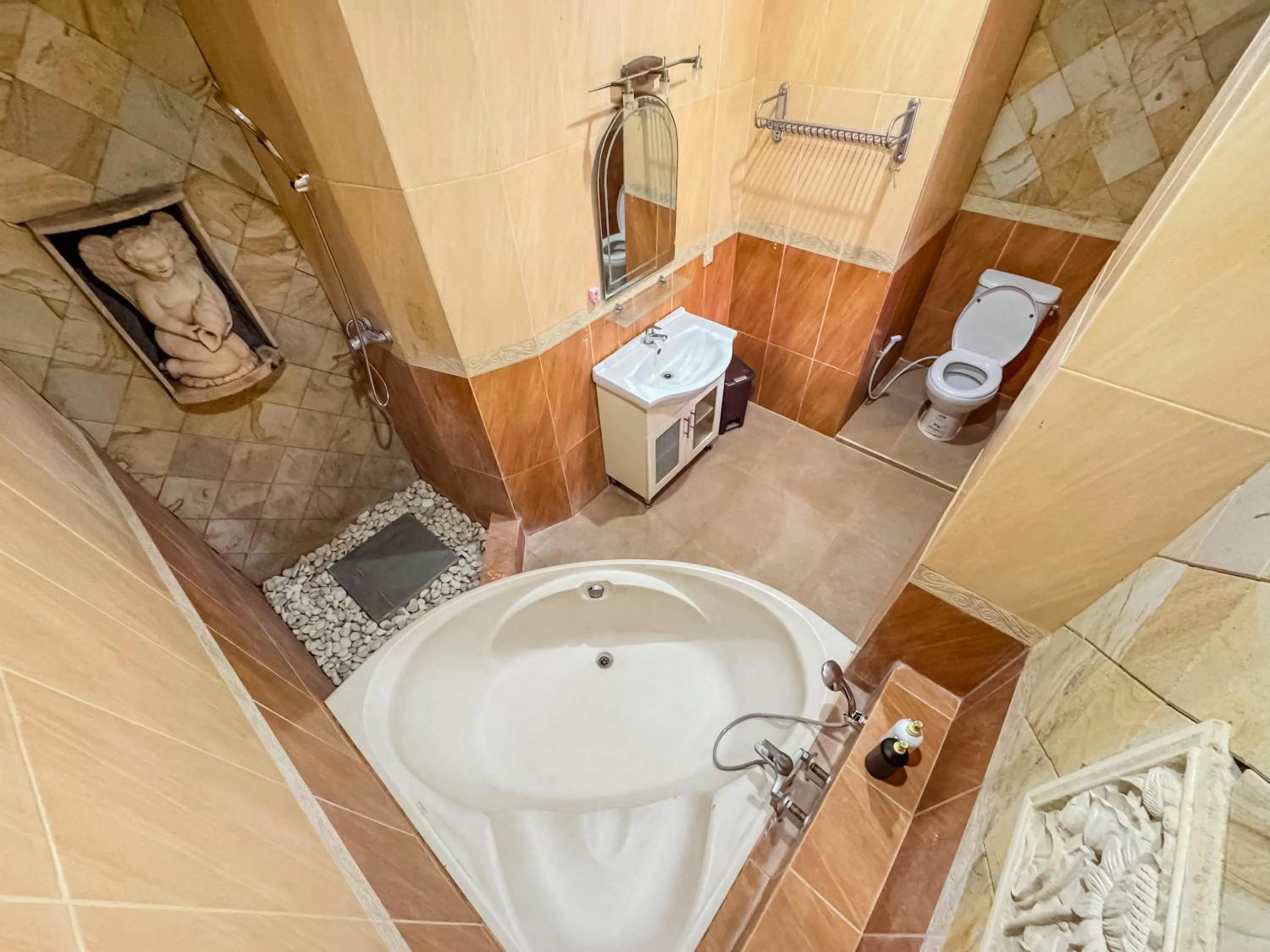 Shower in Griya Shanti Homestay