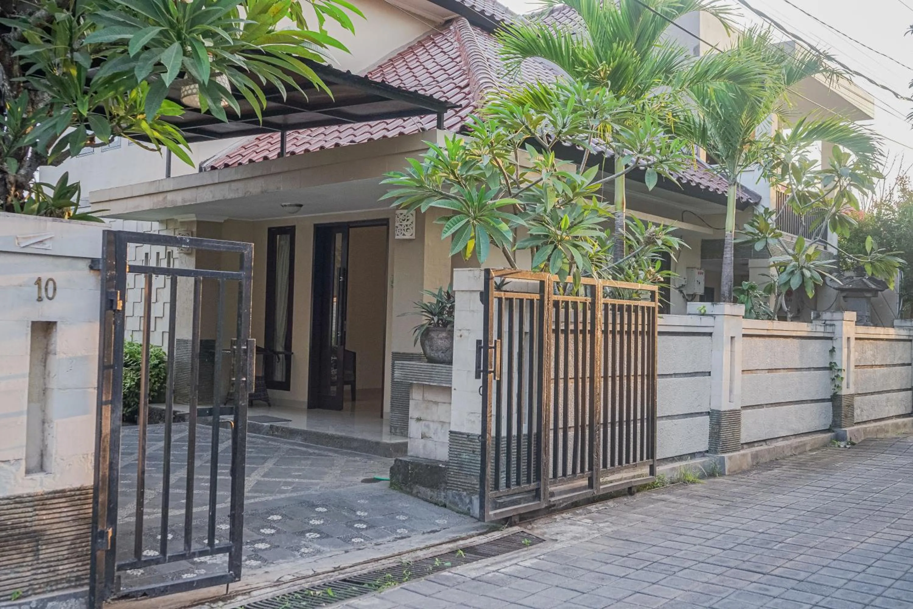 Property building in Griya Shanti Homestay