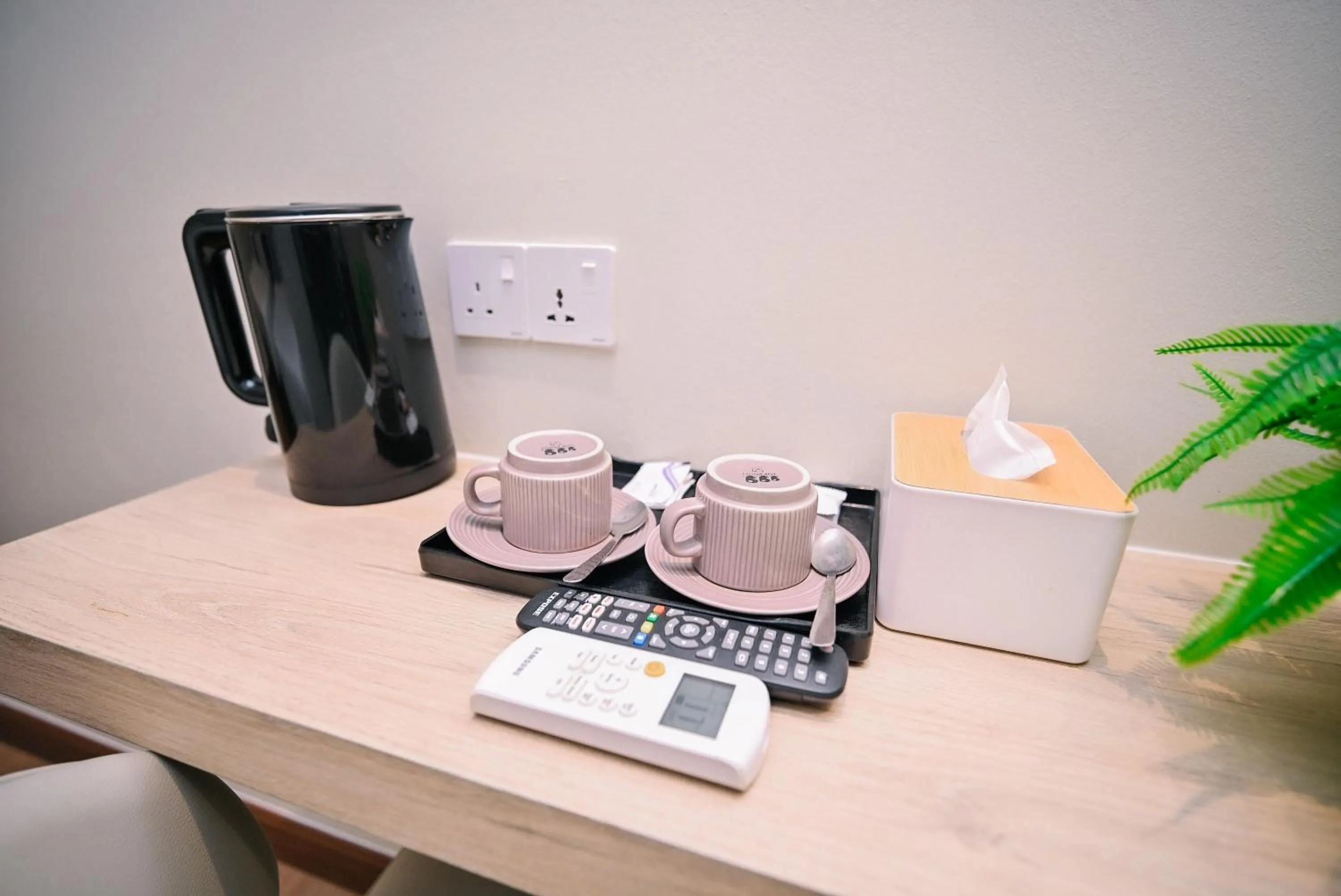 Coffee/tea facilities in Kingston Hotel 4 - TRX