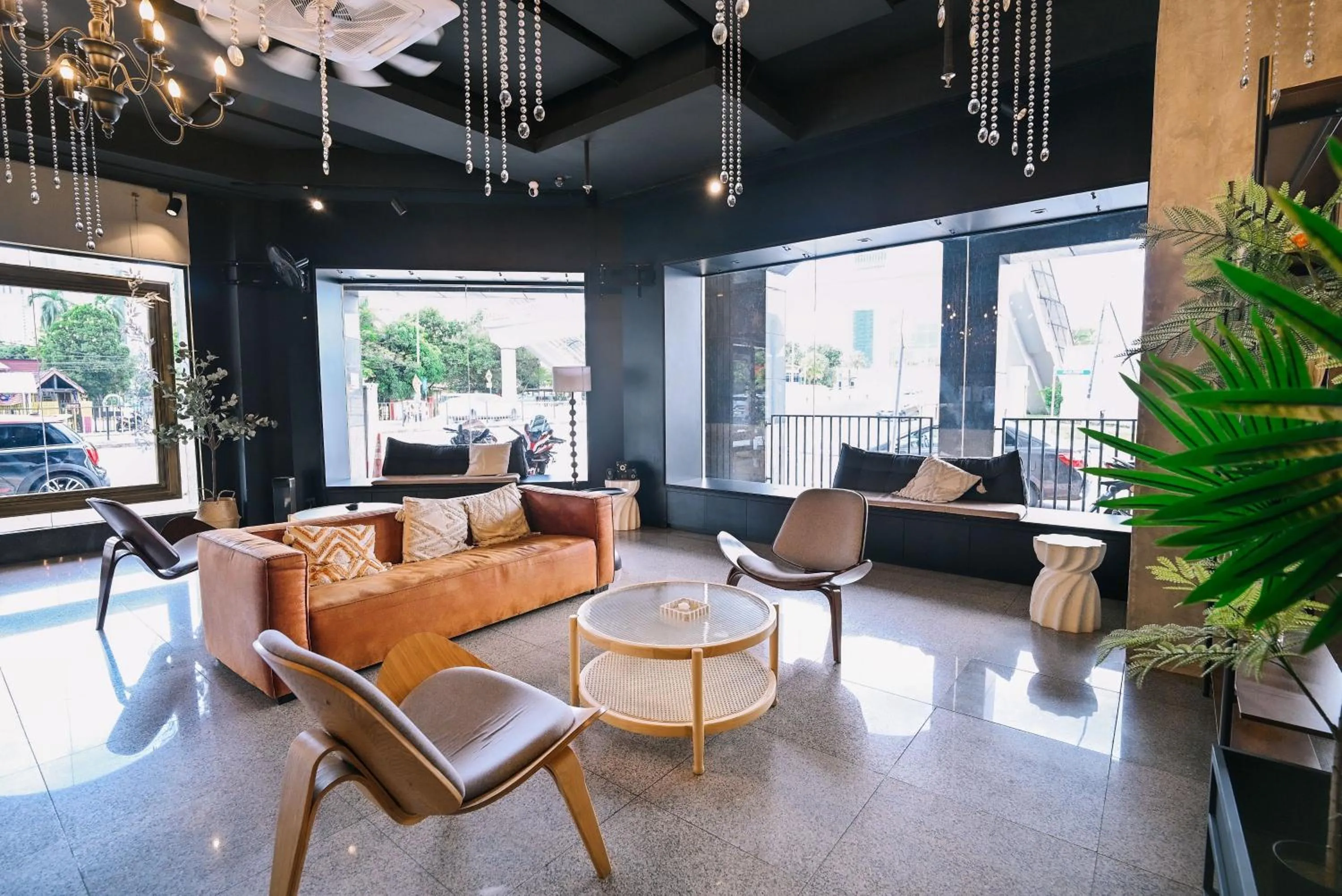 Seating area in Kingston Hotel 4 - TRX