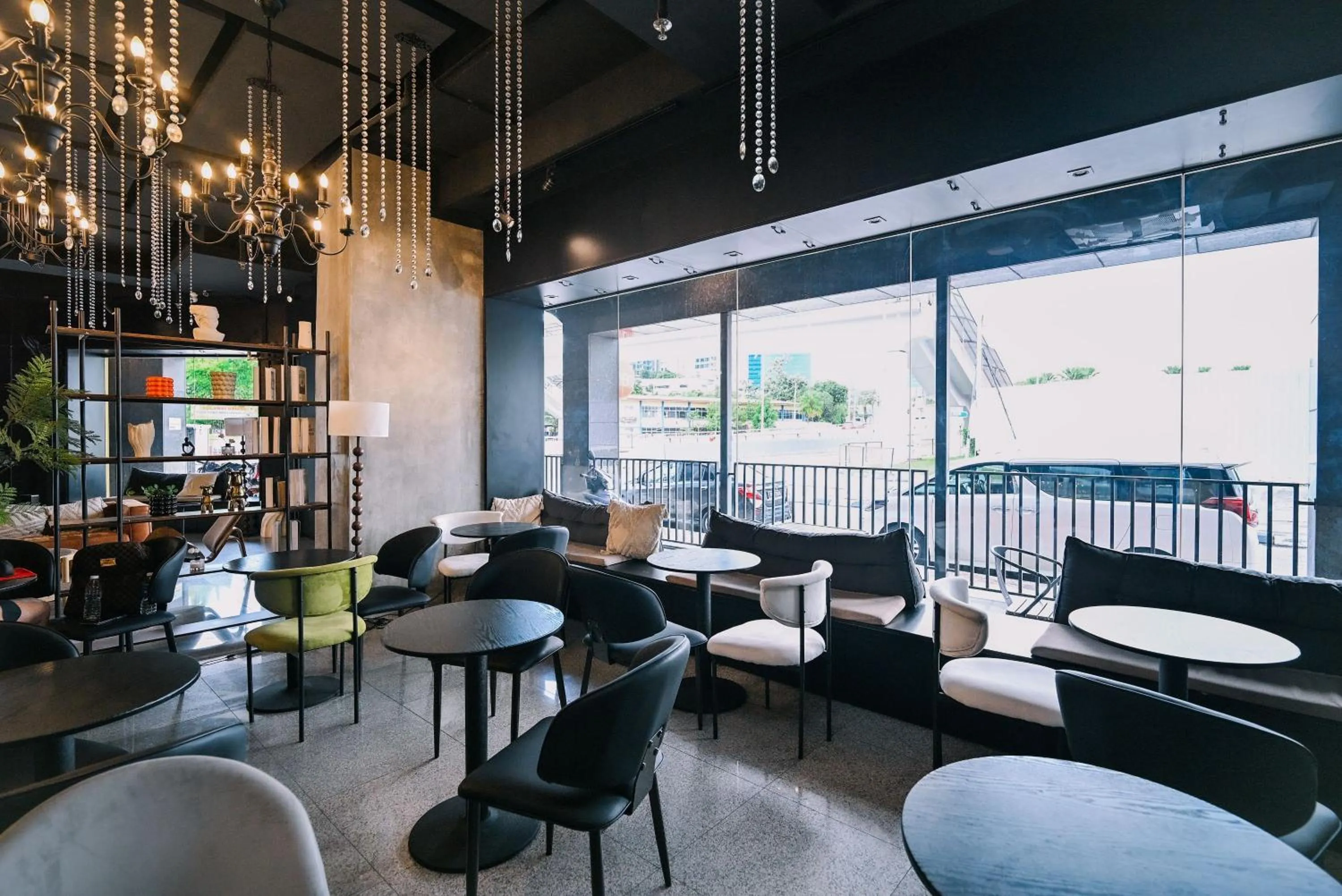 Dining area in Kingston Hotel 4 - TRX